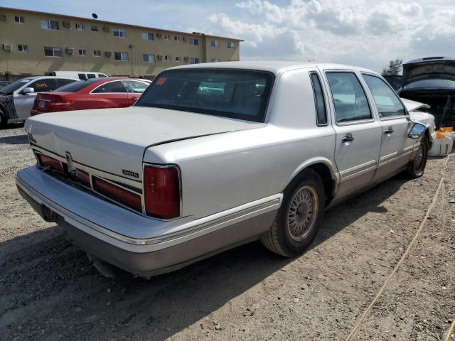 Photo 2 VIN: 1LNLM82W8VY665945 - LINCOLN TOWN CAR 