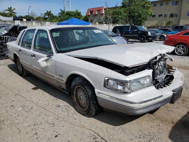 Photo 3 VIN: 1LNLM82W8VY665945 - LINCOLN TOWN CAR 