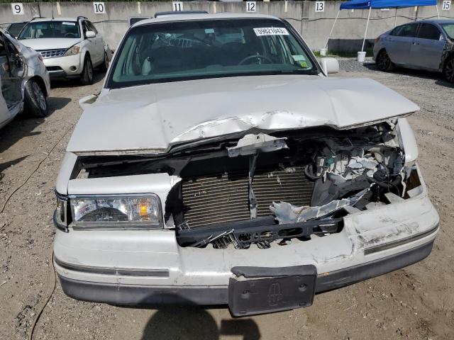 Photo 4 VIN: 1LNLM82W8VY665945 - LINCOLN TOWN CAR 