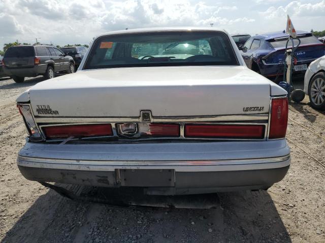 Photo 5 VIN: 1LNLM82W8VY665945 - LINCOLN TOWN CAR 