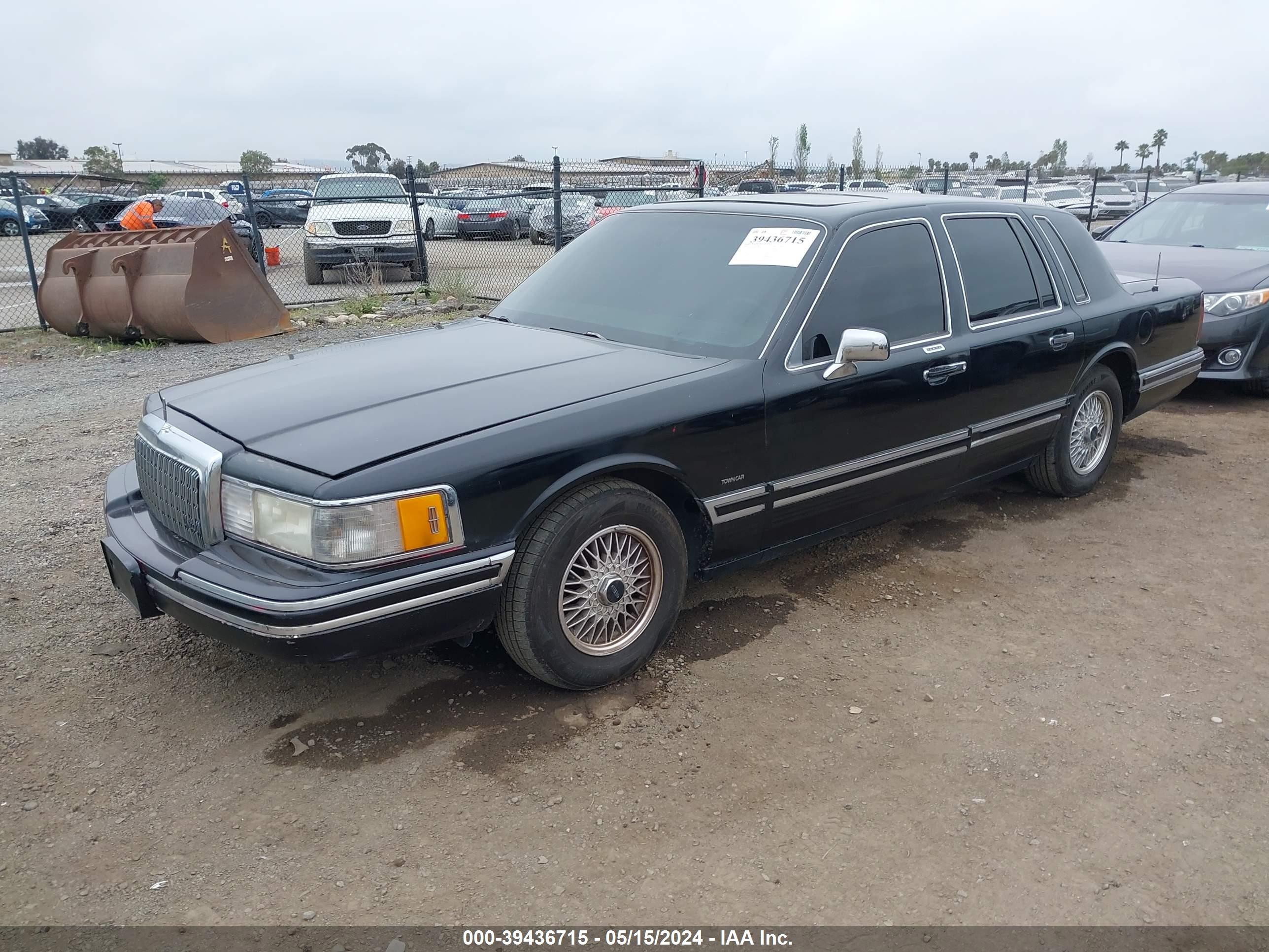 Photo 1 VIN: 1LNLM82WXRY630068 - LINCOLN TOWN CAR 