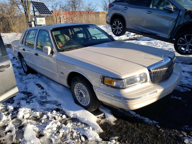 Photo 3 VIN: 1LNLM83W1VY747823 - LINCOLN TOWNCAR 