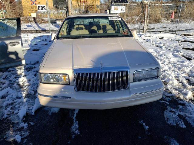 Photo 4 VIN: 1LNLM83W1VY747823 - LINCOLN TOWNCAR 