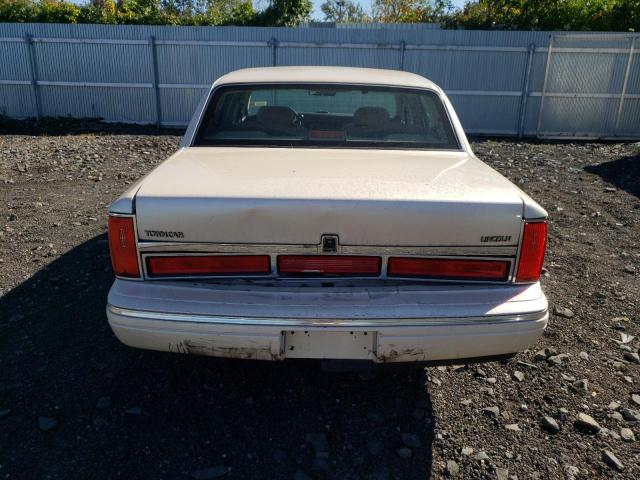 Photo 5 VIN: 1LNLM83W1VY747823 - LINCOLN TOWNCAR 