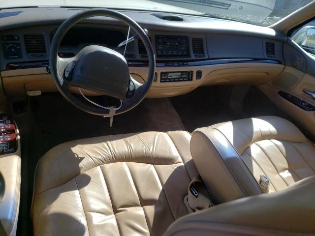 Photo 7 VIN: 1LNLM83W1VY747823 - LINCOLN TOWNCAR 