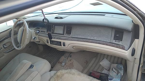 Photo 21 VIN: 1LNLM83W3SY763369 - LINCOLN TOWN CAR 