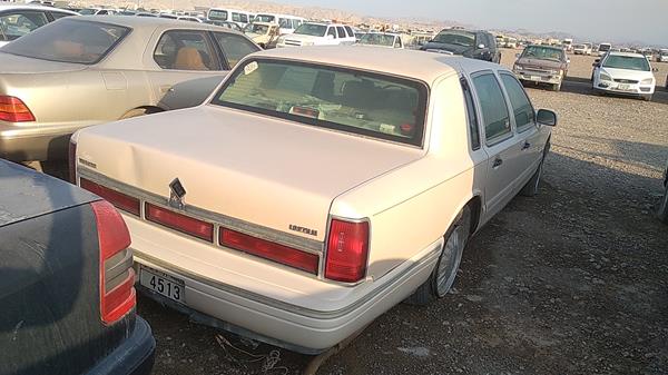 Photo 6 VIN: 1LNLM83W3SY763369 - LINCOLN TOWN CAR 