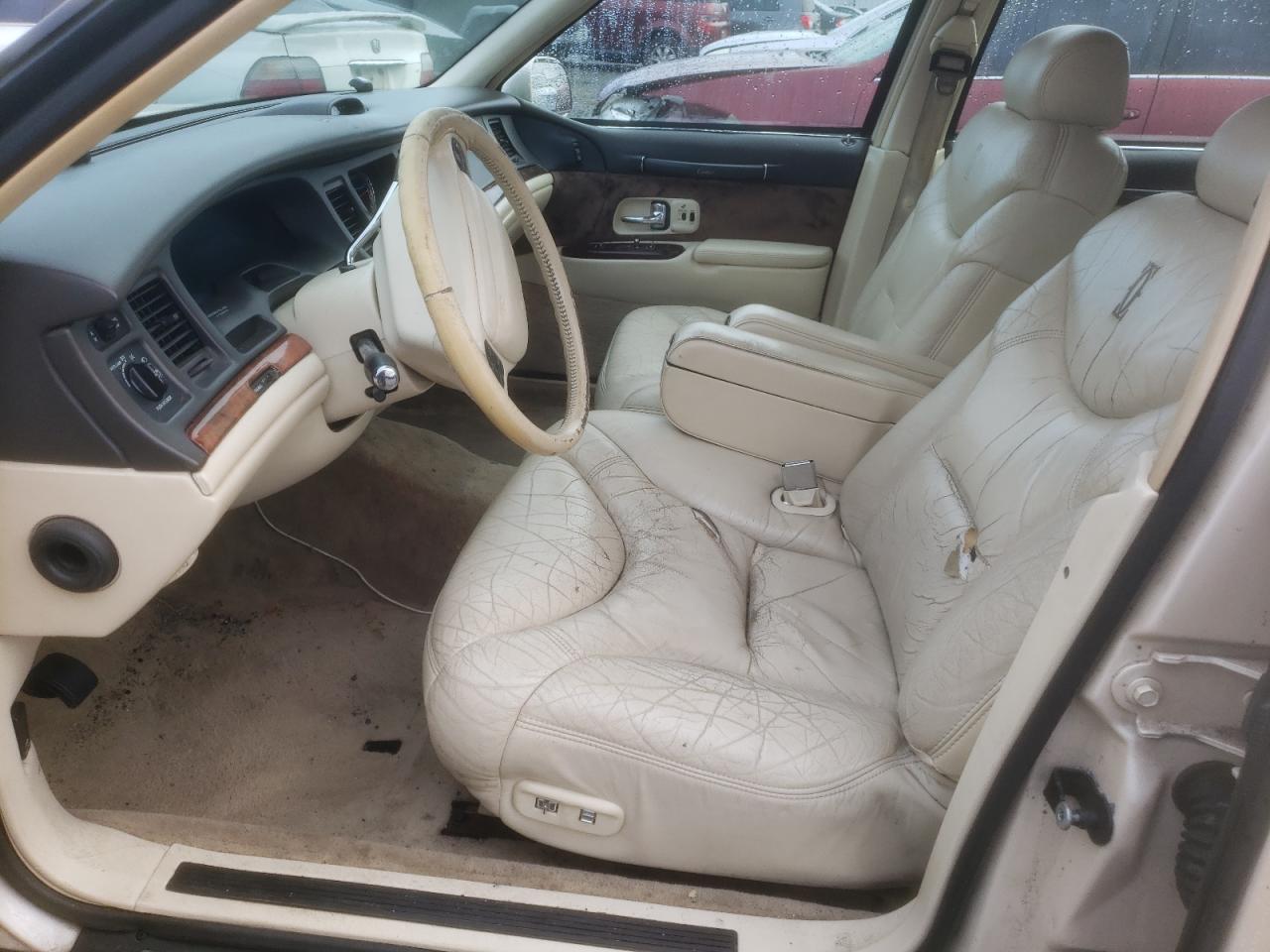 Photo 6 VIN: 1LNLM83W3TY716571 - LINCOLN TOWN CAR 