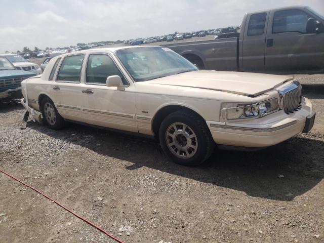 Photo 3 VIN: 1LNLM83W5VY627197 - LINCOLN TOWNCAR 