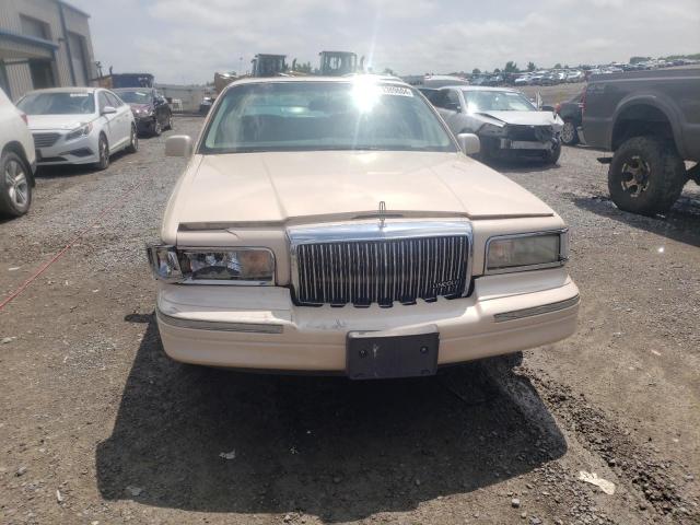 Photo 4 VIN: 1LNLM83W5VY627197 - LINCOLN TOWNCAR 