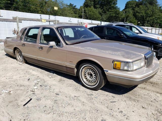 Photo 3 VIN: 1LNLM83WXNY680509 - LINCOLN TOWN CAR C 