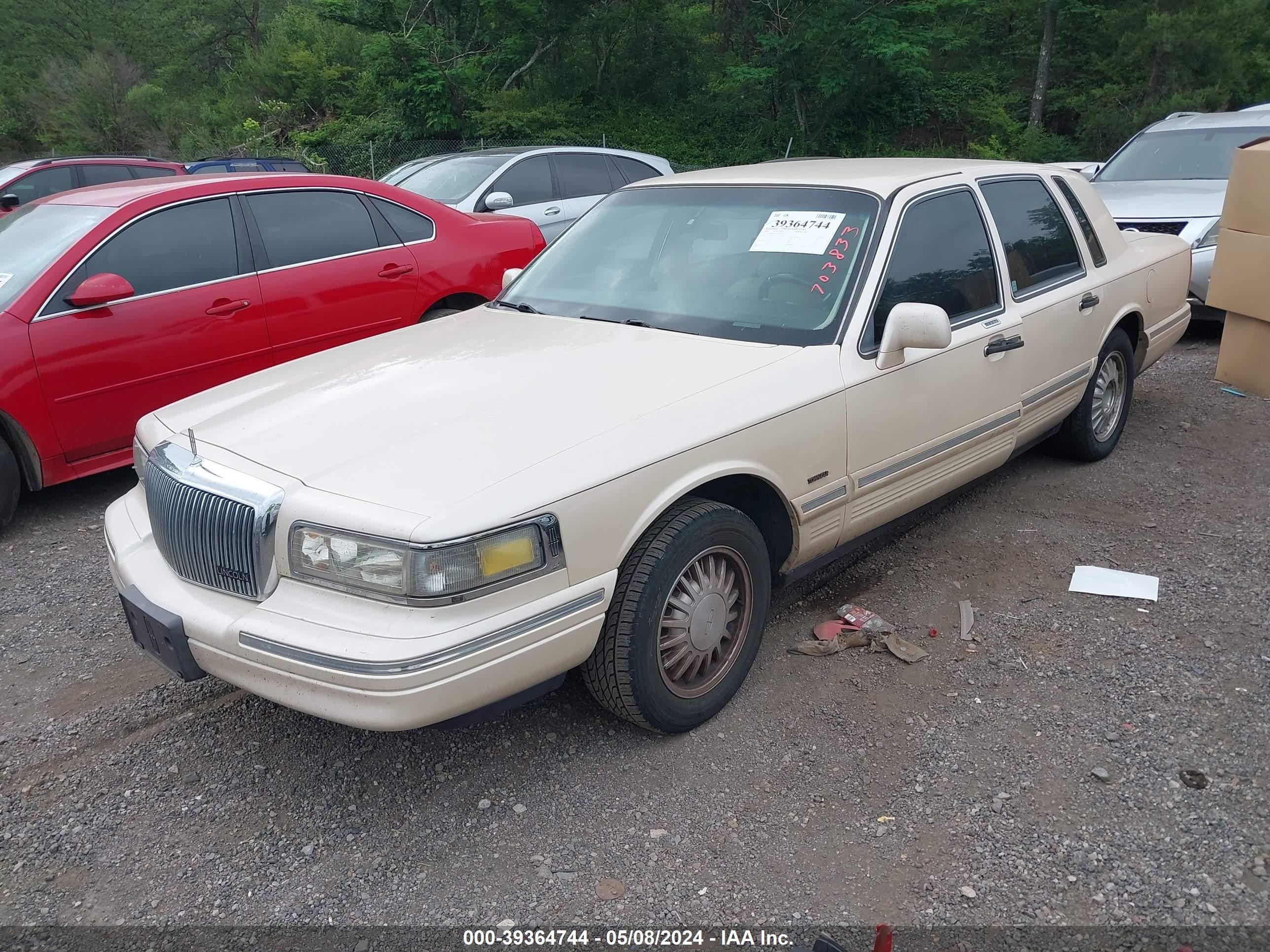 Photo 1 VIN: 1LNLM83WXSY703833 - LINCOLN TOWN CAR 