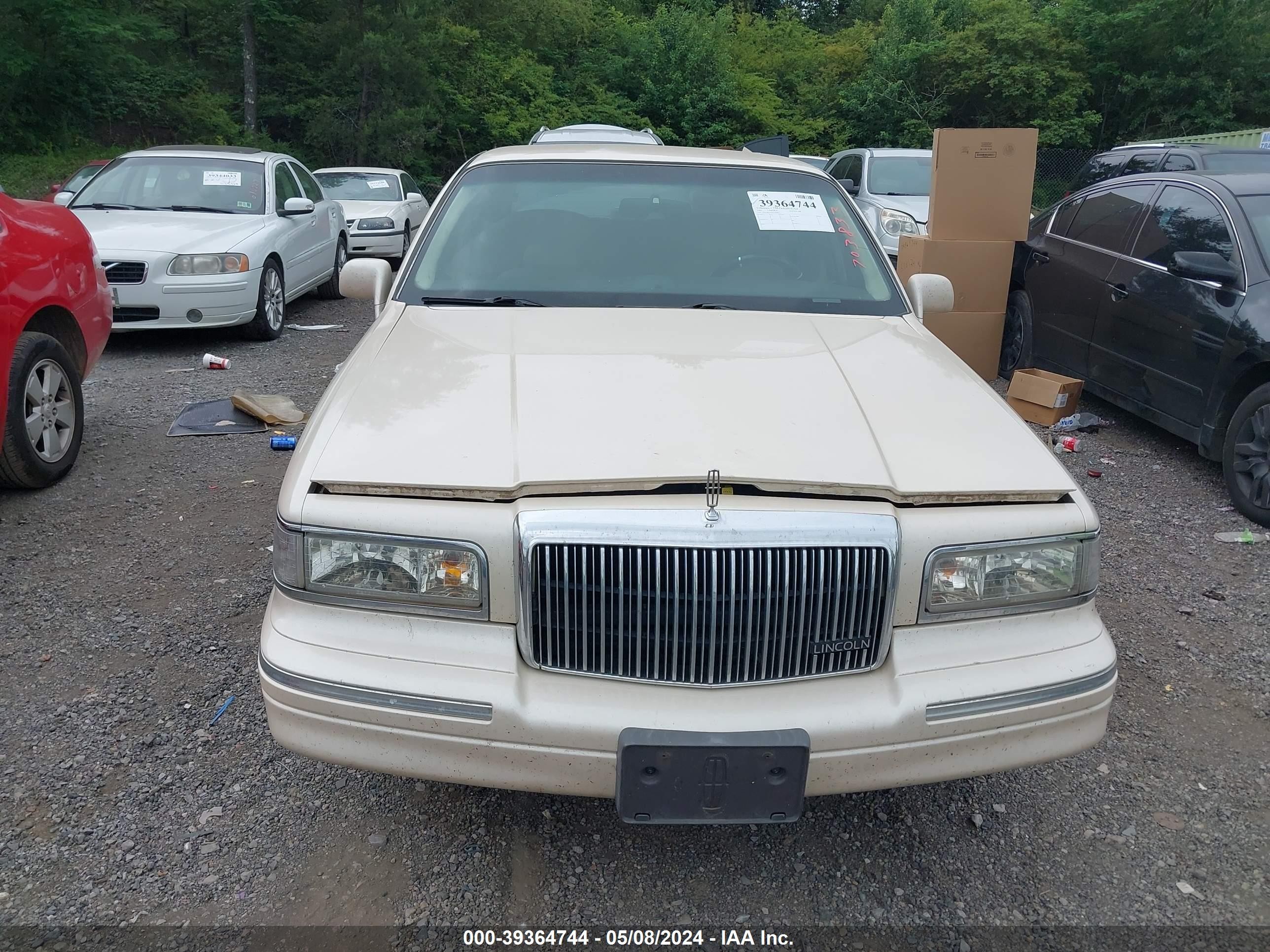 Photo 5 VIN: 1LNLM83WXSY703833 - LINCOLN TOWN CAR 