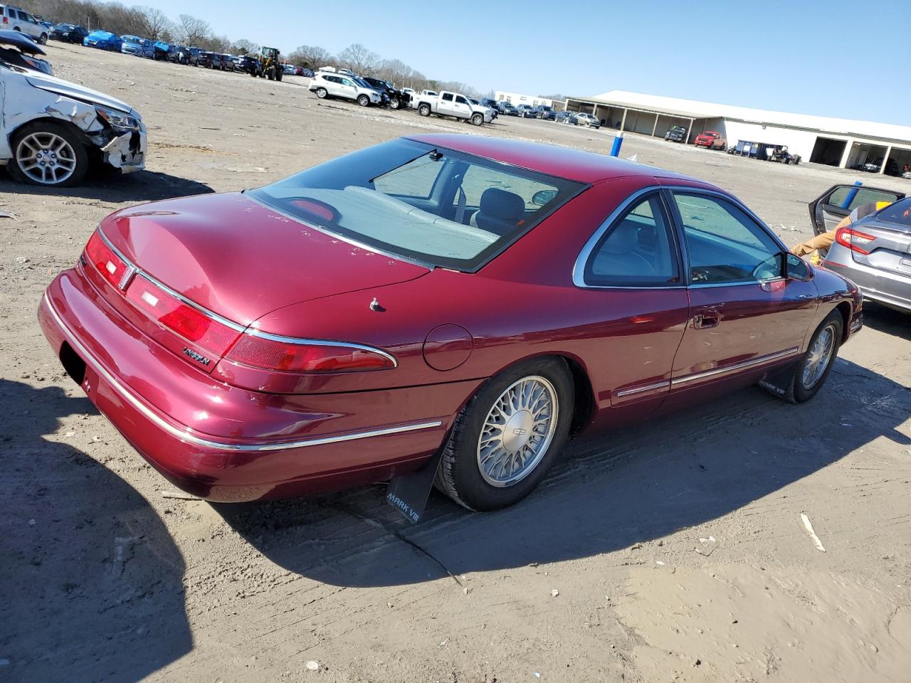 Photo 2 VIN: 1LNLM91V1PY719927 - LINCOLN MARK VIII 