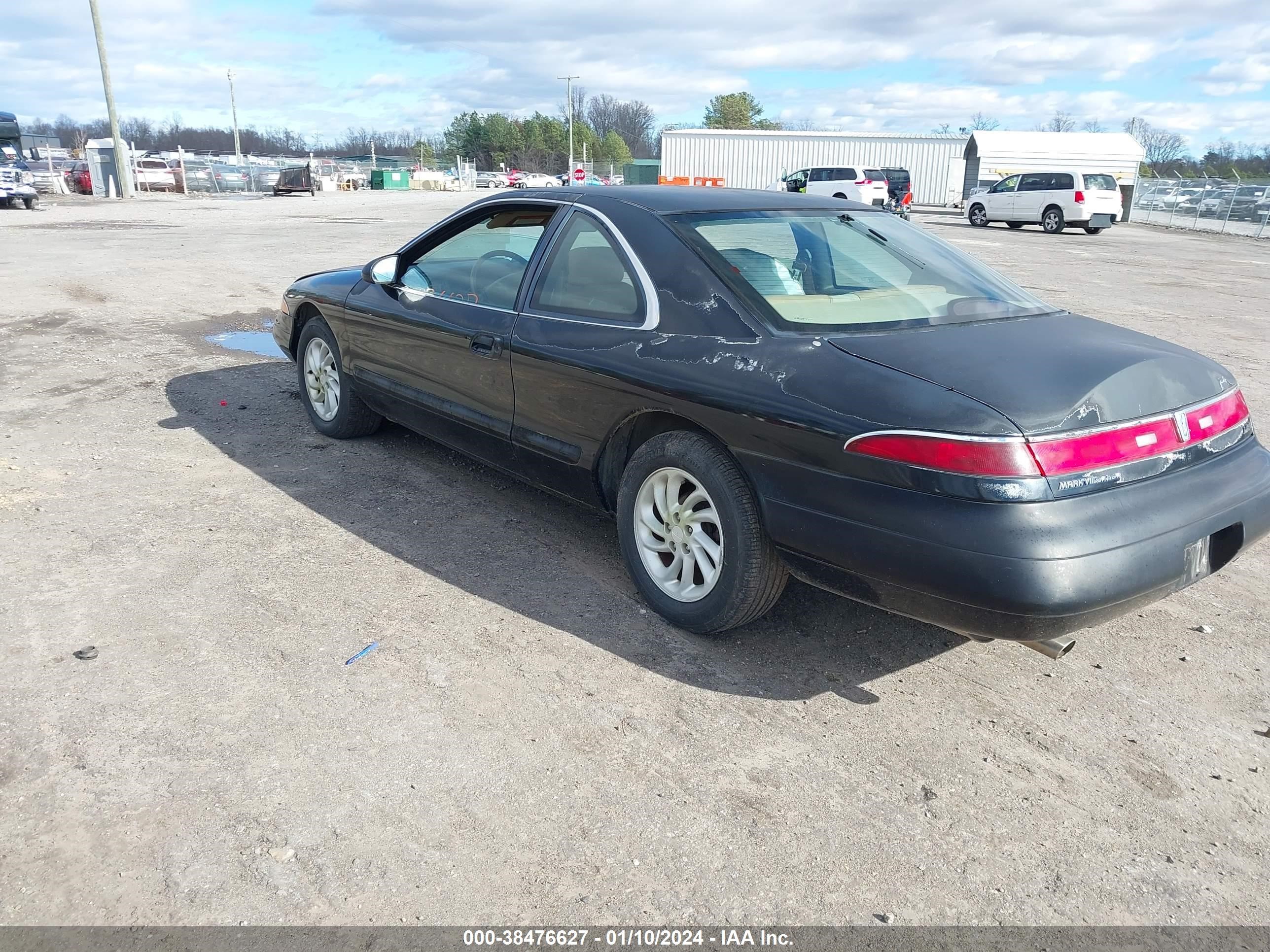 Photo 2 VIN: 1LNLM91V6TY666135 - LINCOLN MARK VIII 