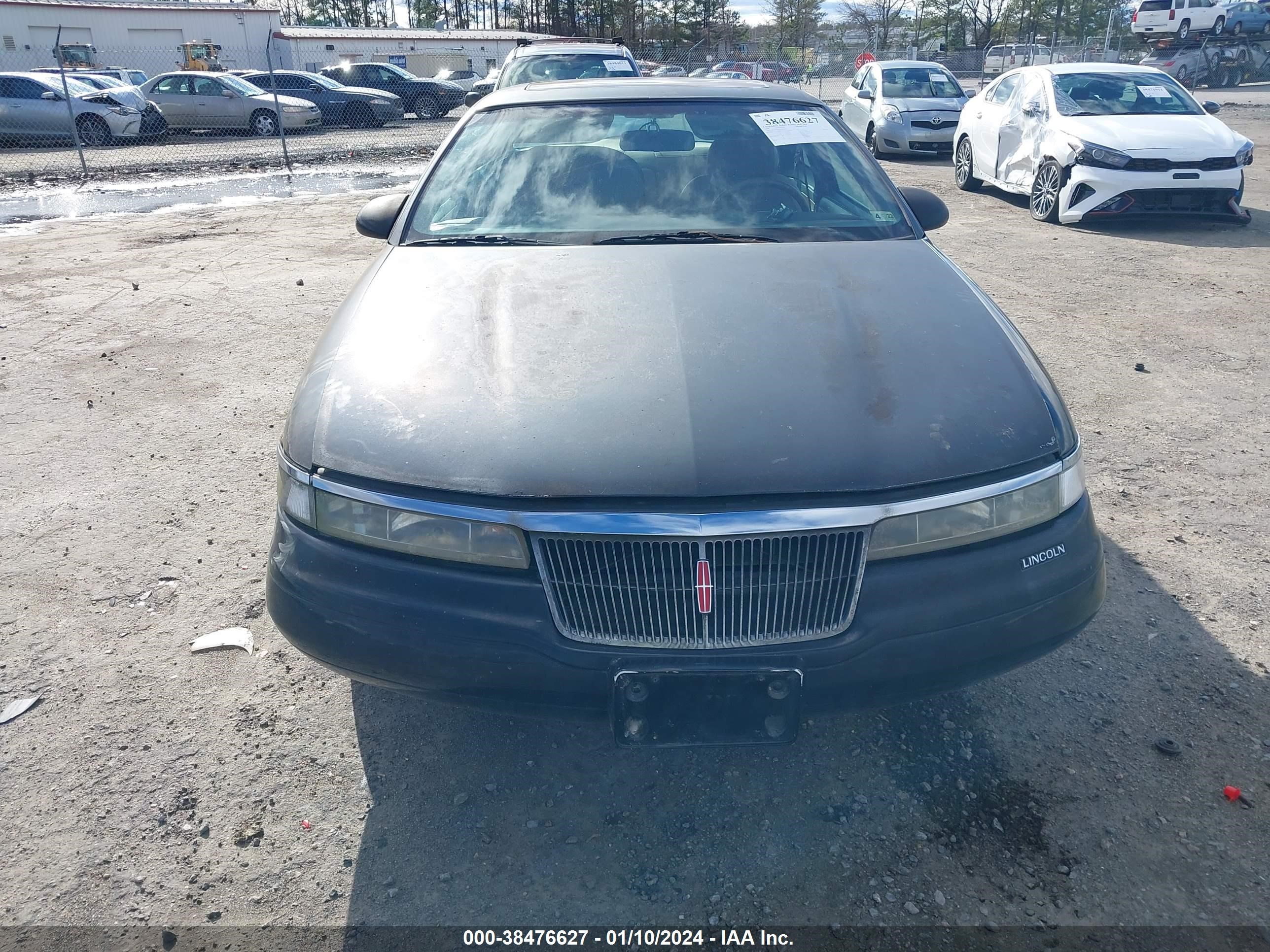 Photo 5 VIN: 1LNLM91V6TY666135 - LINCOLN MARK VIII 