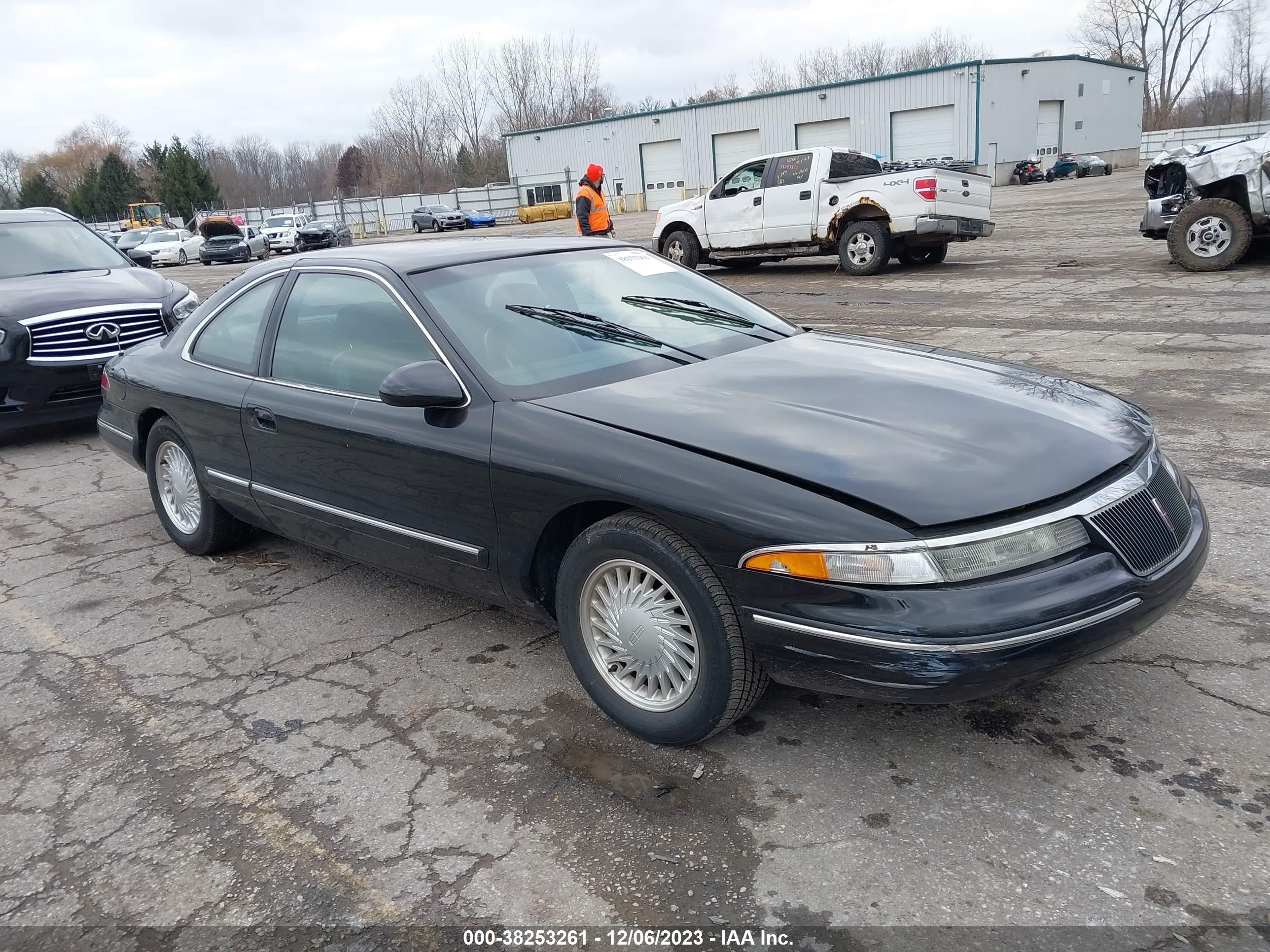 Photo 0 VIN: 1LNLM91V7PY682253 - LINCOLN MARK VIII 