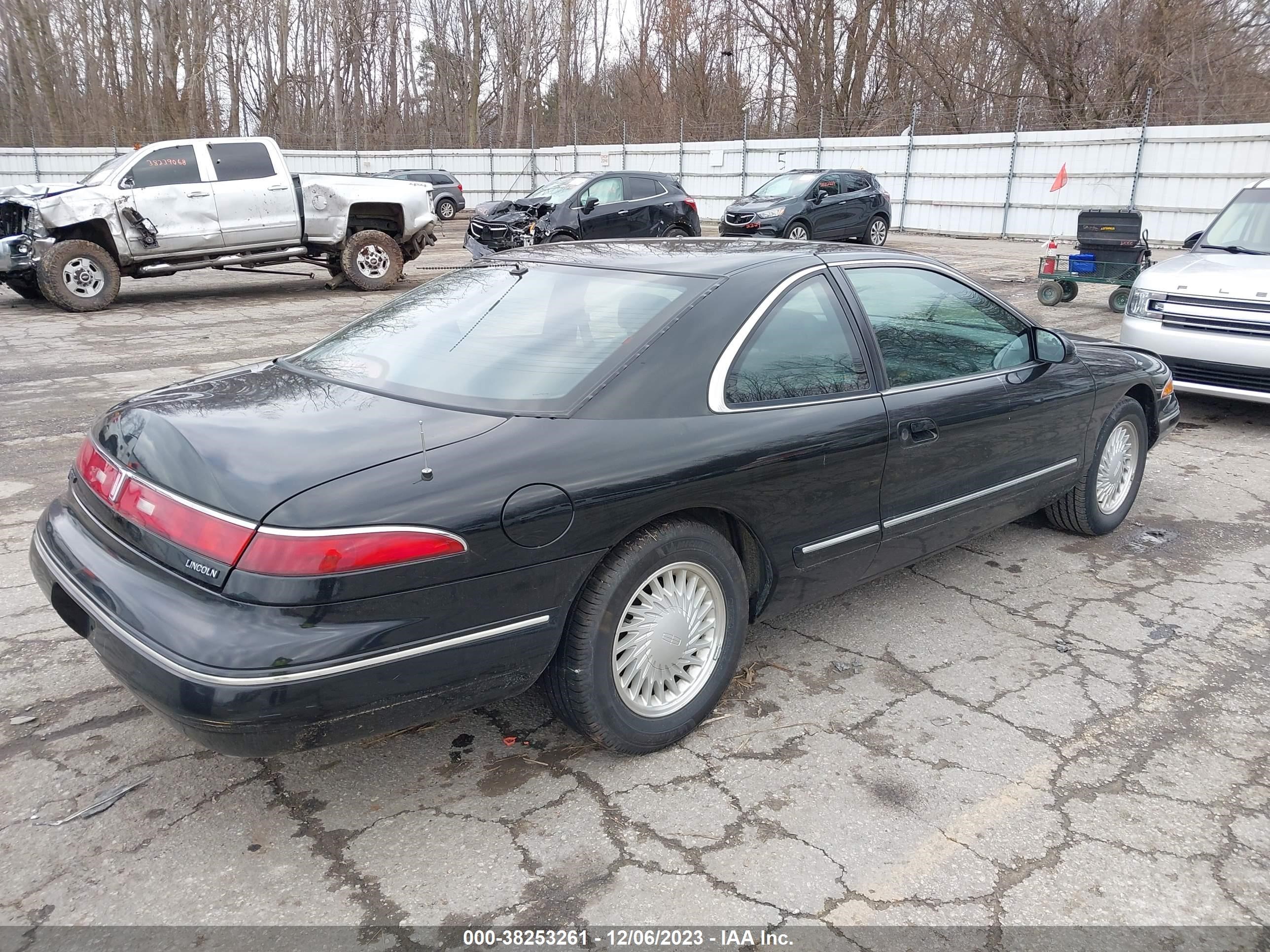 Photo 3 VIN: 1LNLM91V7PY682253 - LINCOLN MARK VIII 