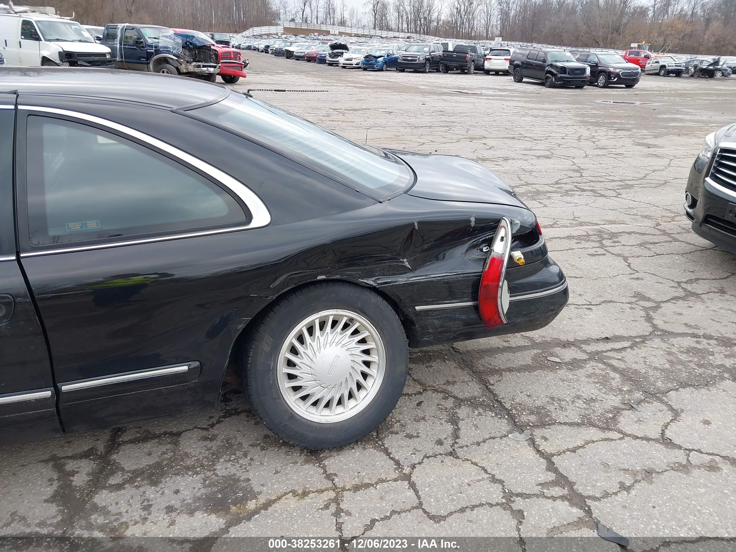 Photo 5 VIN: 1LNLM91V7PY682253 - LINCOLN MARK VIII 