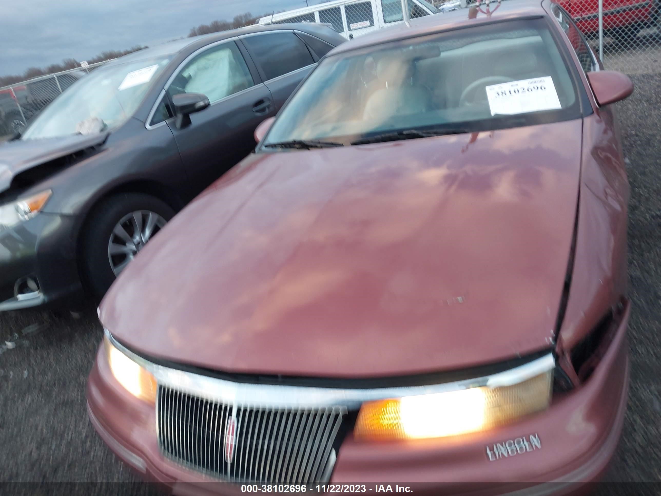 Photo 11 VIN: 1LNLM91V9SY664314 - LINCOLN MARK VIII 