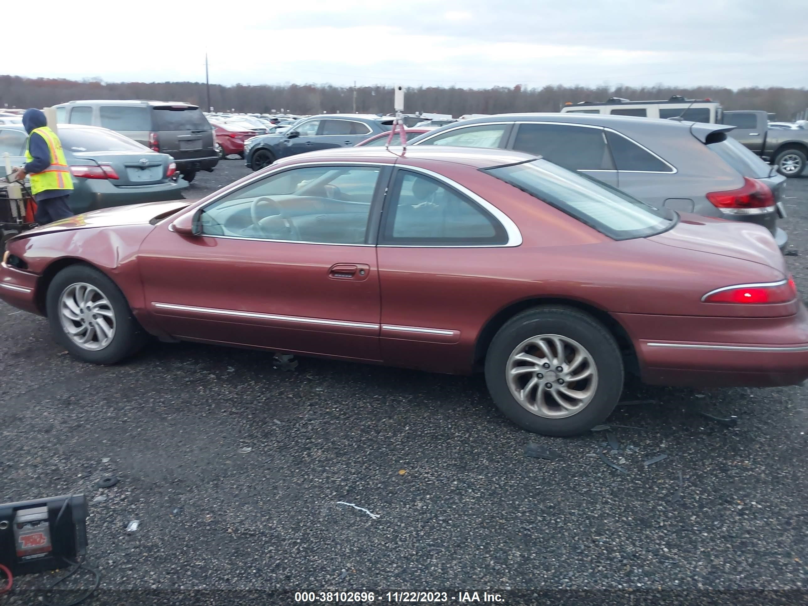 Photo 13 VIN: 1LNLM91V9SY664314 - LINCOLN MARK VIII 