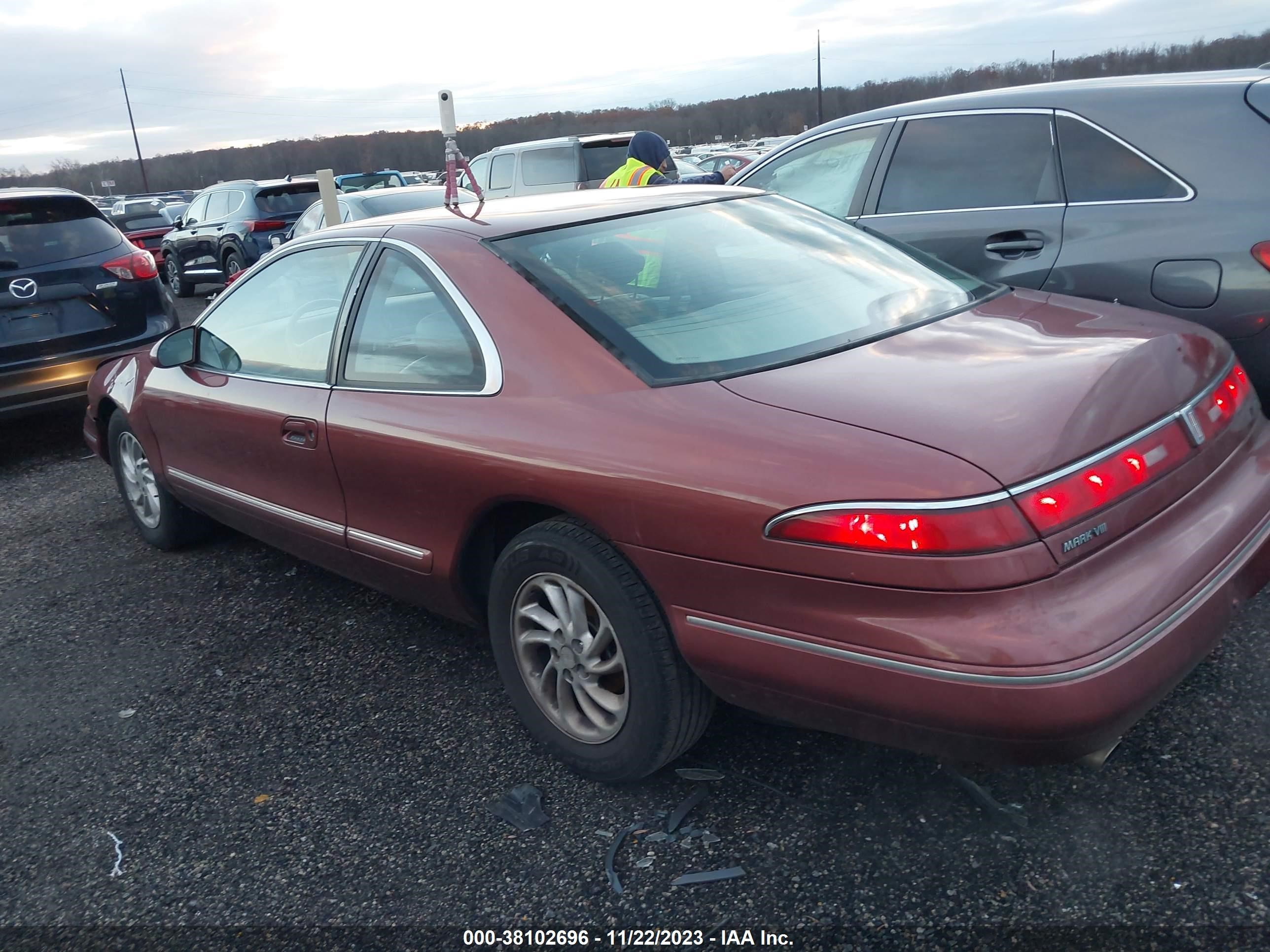 Photo 2 VIN: 1LNLM91V9SY664314 - LINCOLN MARK VIII 