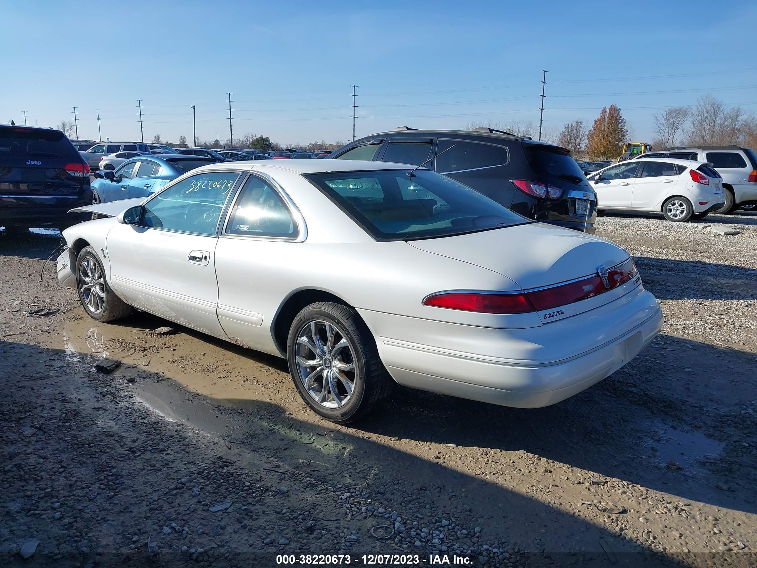 Photo 2 VIN: 1LNLM91VXRY721548 - LINCOLN MARK VIII 