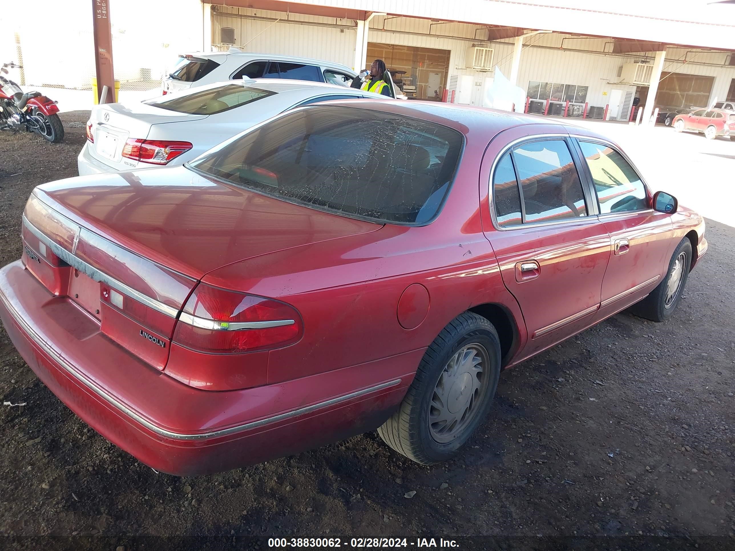 Photo 3 VIN: 1LNLM97V5VY614974 - LINCOLN CONTINENTAL 