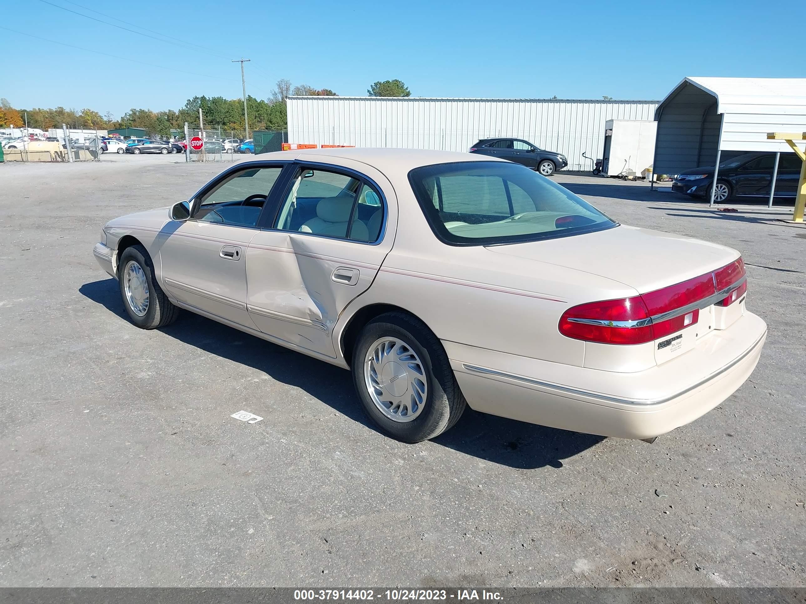 Photo 2 VIN: 1LNLM97V7TY706830 - LINCOLN CONTINENTAL 