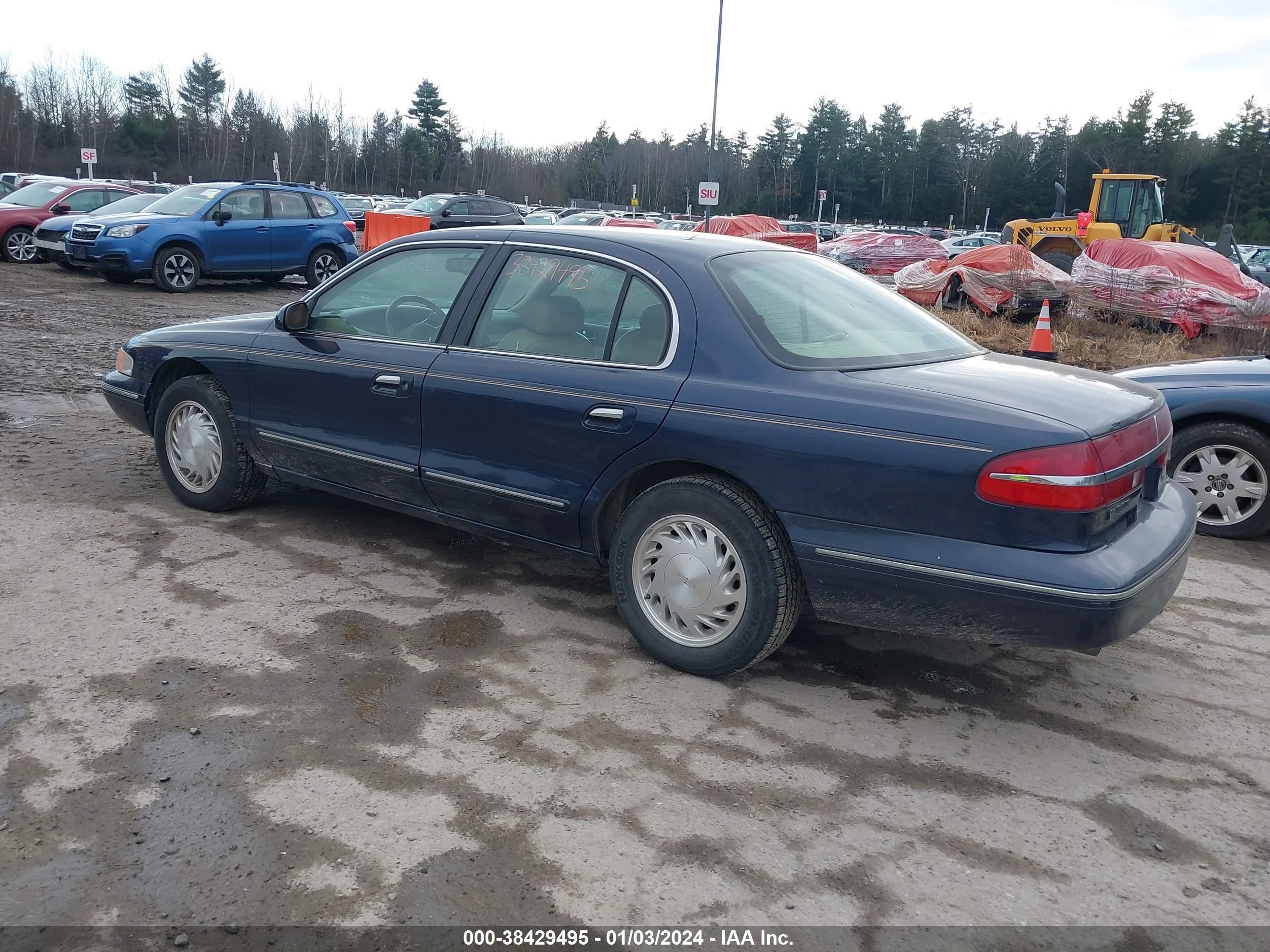 Photo 2 VIN: 1LNLM97V8VY610594 - LINCOLN CONTINENTAL 