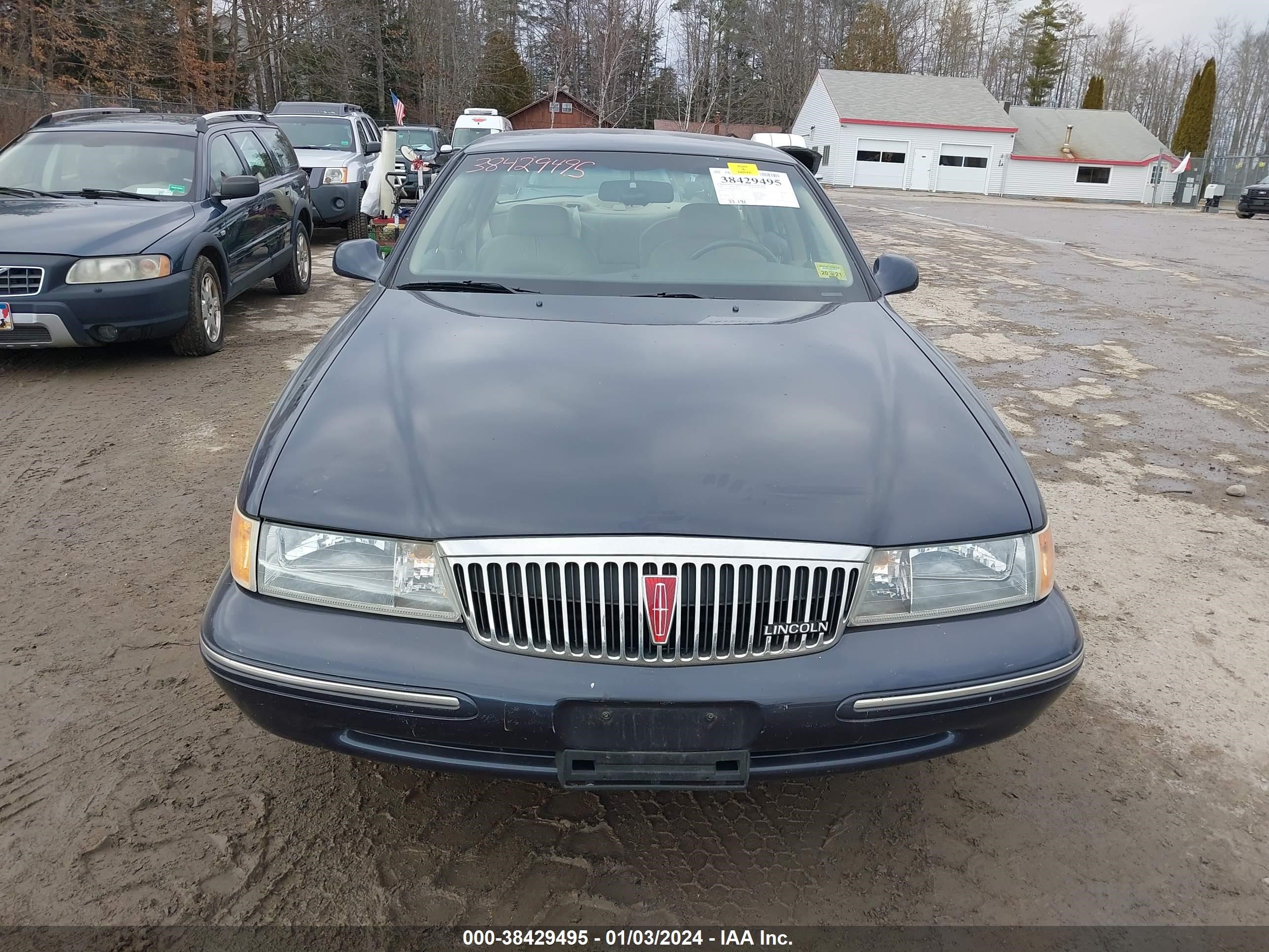 Photo 5 VIN: 1LNLM97V8VY610594 - LINCOLN CONTINENTAL 