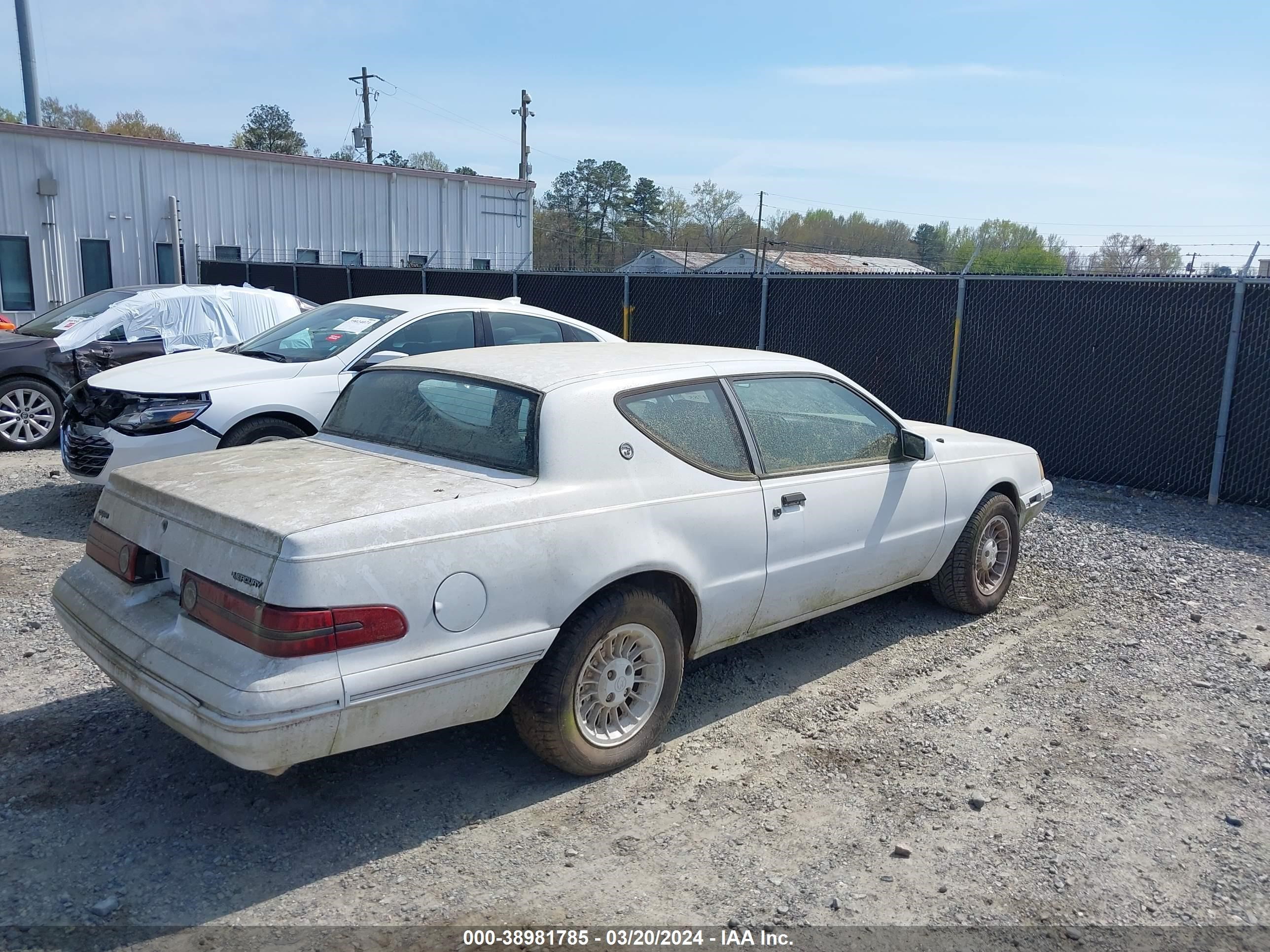 Photo 3 VIN: 1MEBM62F2JH621033 - MERCURY COUGAR 