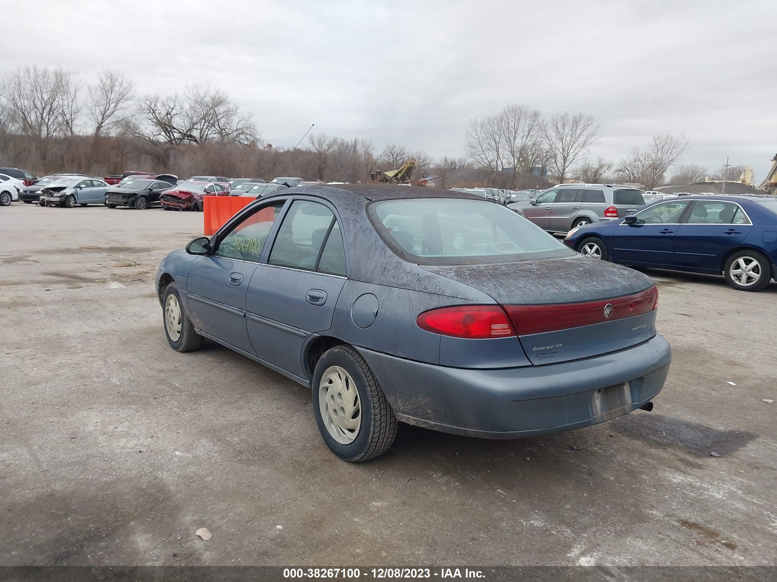 Photo 2 VIN: 1MEFM13P0XW602352 - MERCURY TRACER 