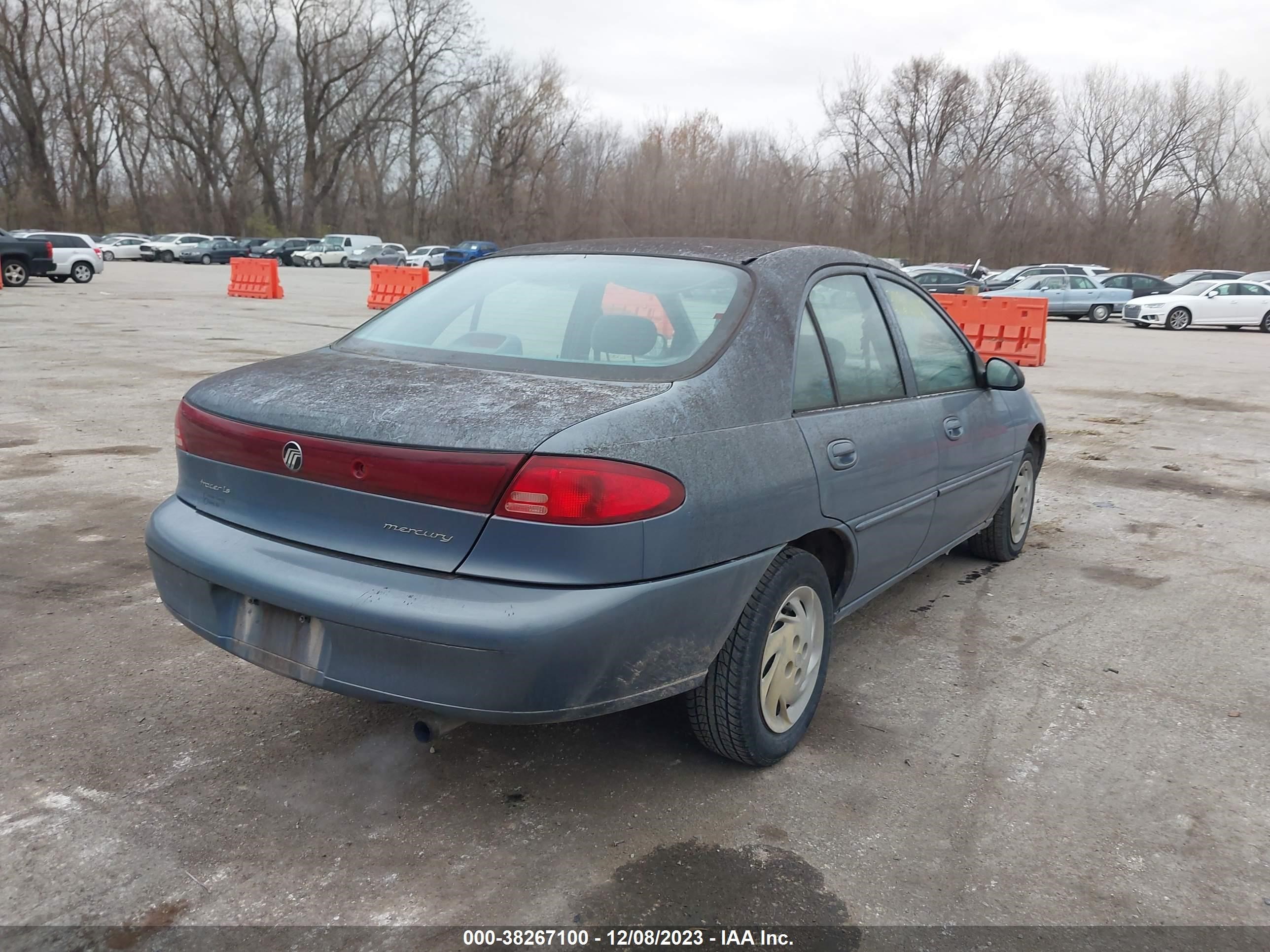 Photo 3 VIN: 1MEFM13P0XW602352 - MERCURY TRACER 