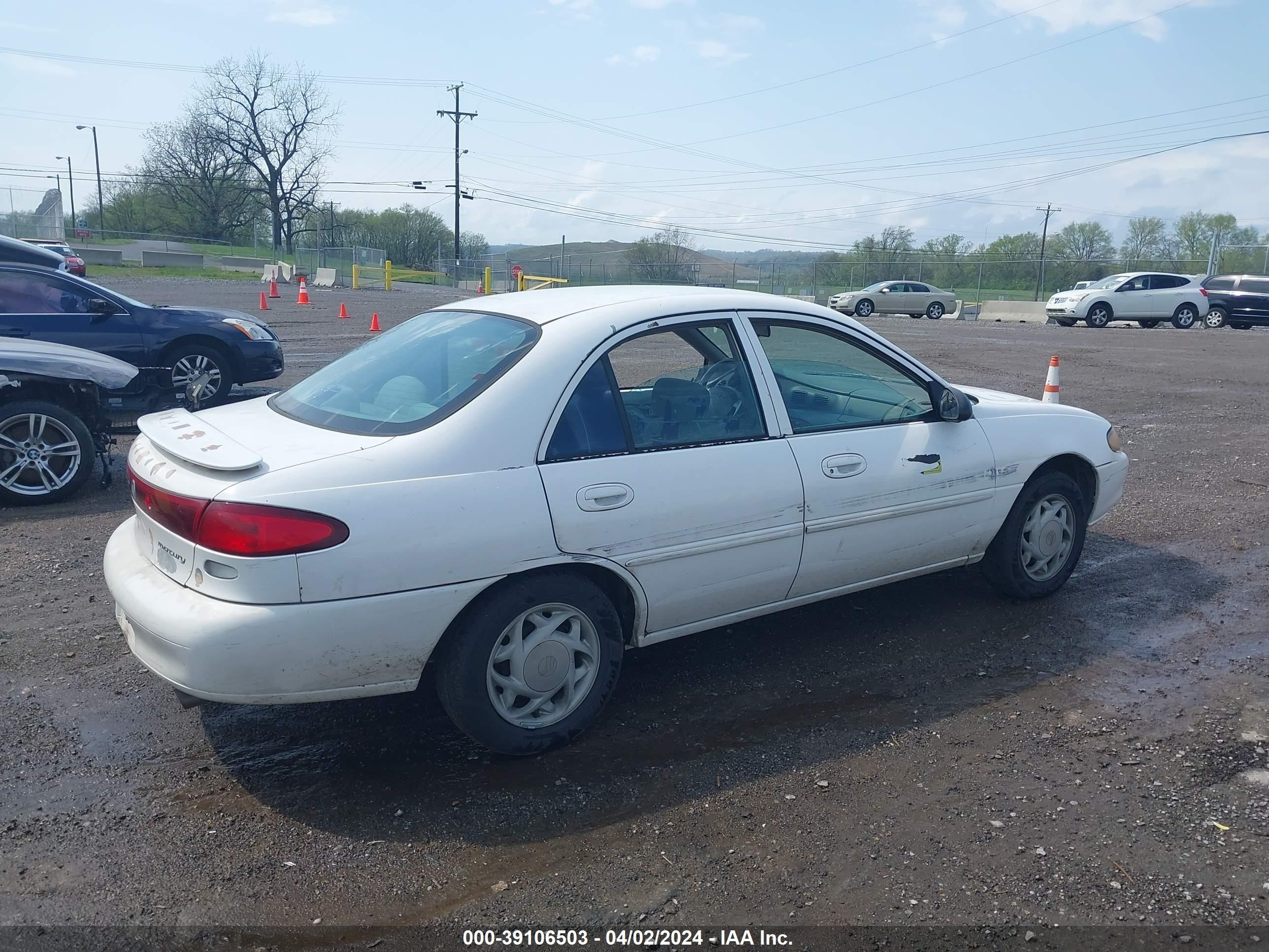 Photo 11 VIN: 1MEFM13P7WW603898 - MERCURY TRACER 