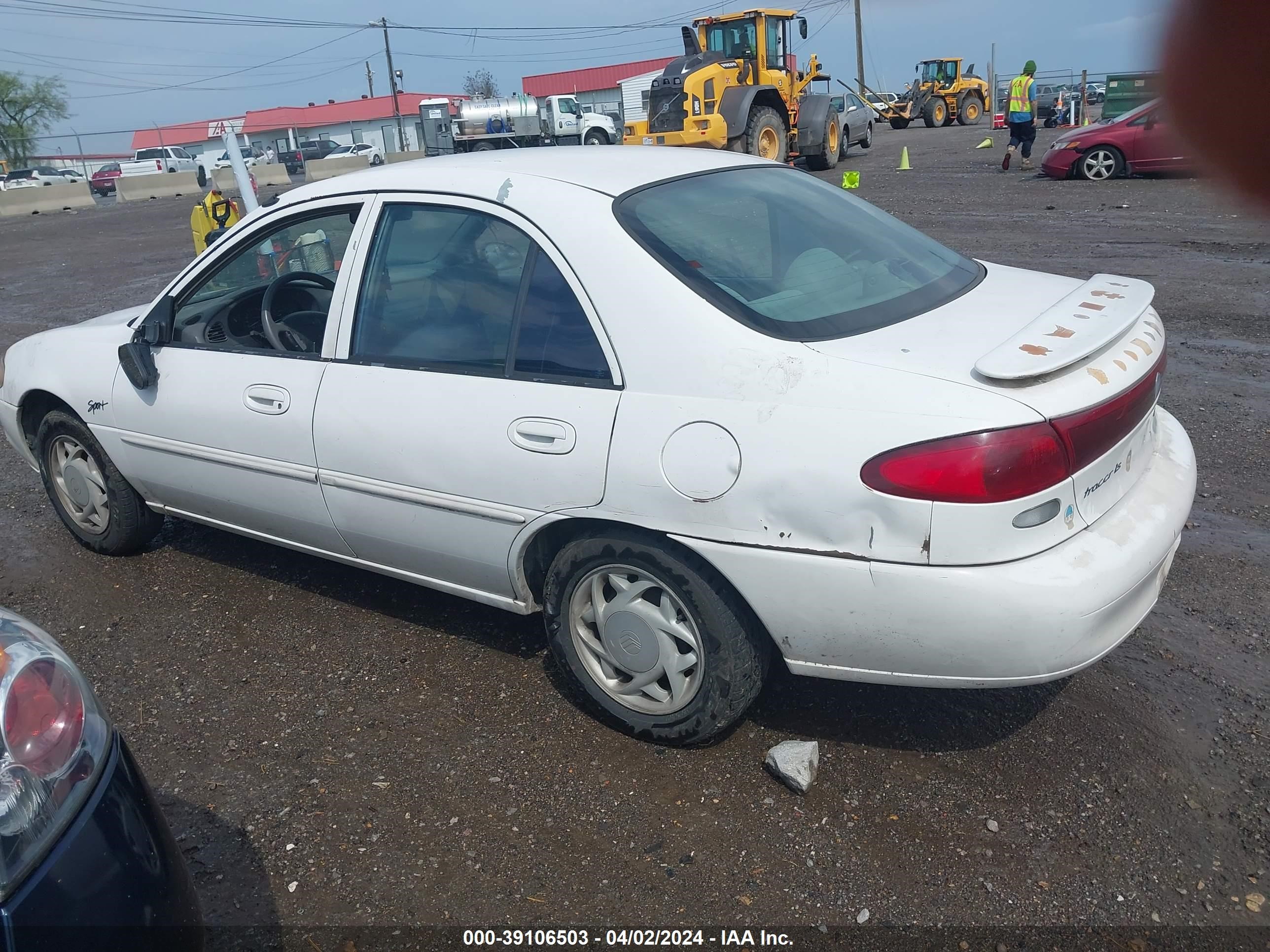 Photo 2 VIN: 1MEFM13P7WW603898 - MERCURY TRACER 