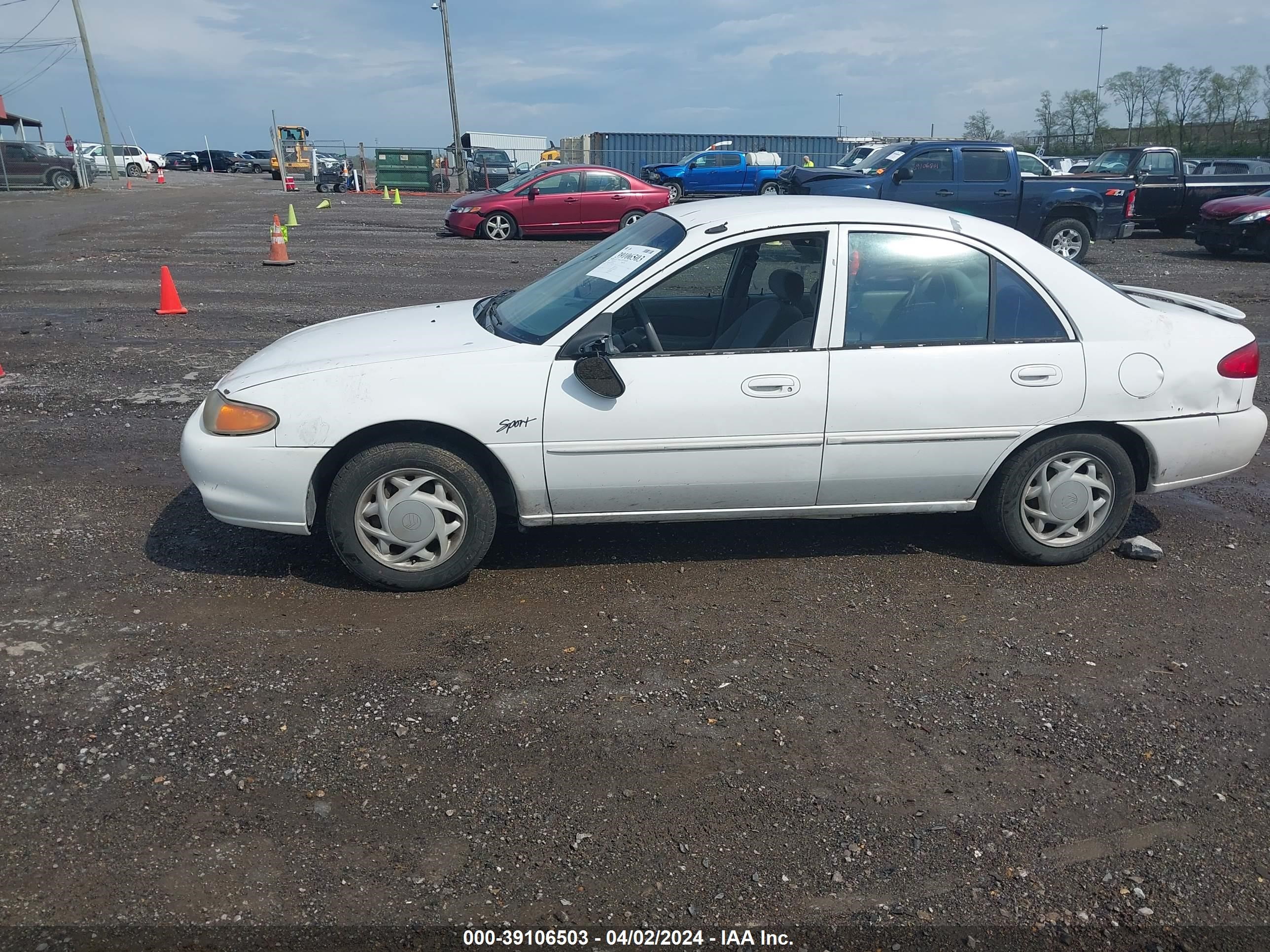 Photo 5 VIN: 1MEFM13P7WW603898 - MERCURY TRACER 