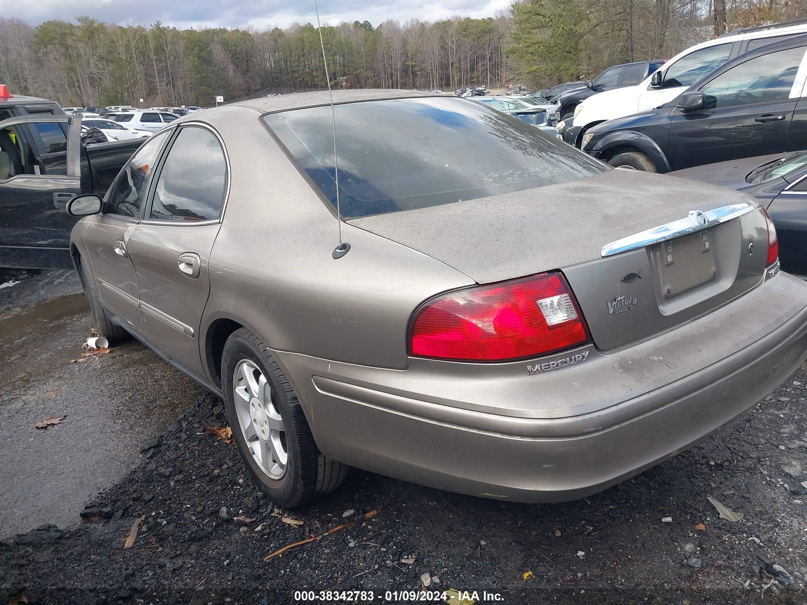 Photo 2 VIN: 1MEFM50U02A652742 - MERCURY SABLE 