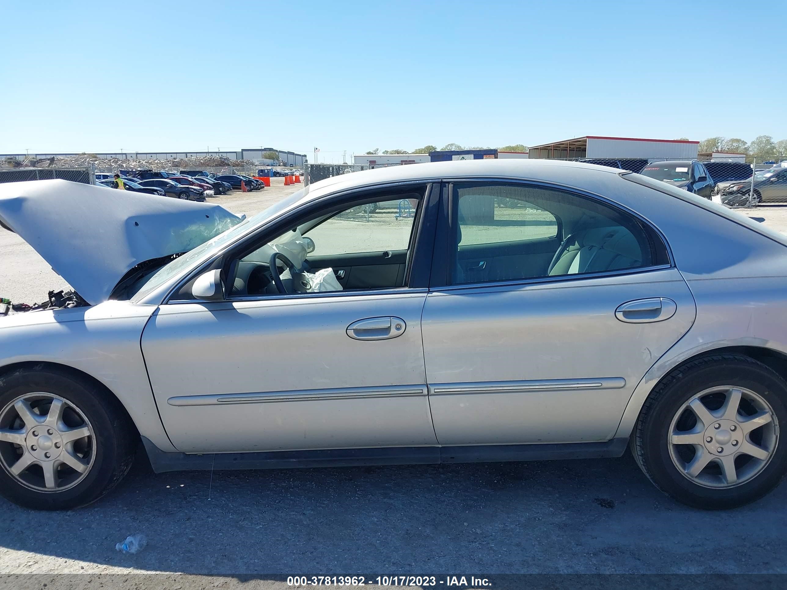 Photo 13 VIN: 1MEFM50U52A651957 - MERCURY SABLE 