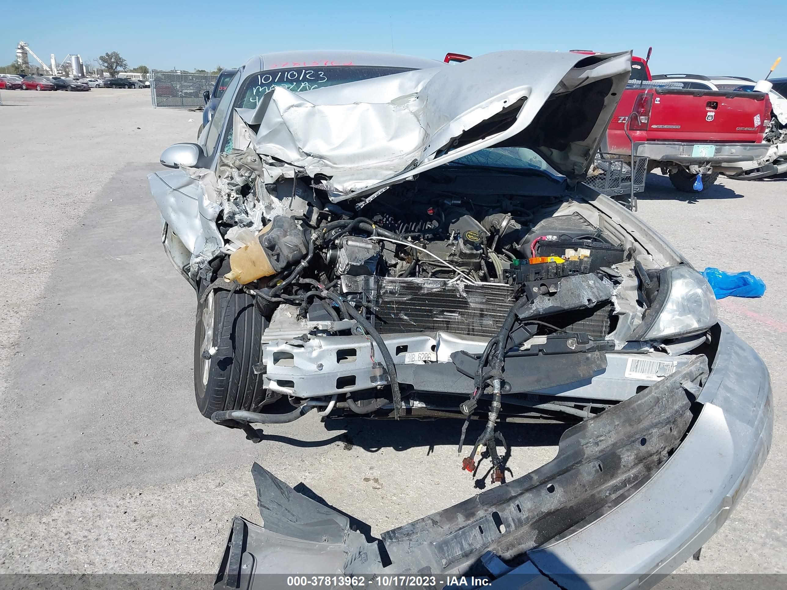 Photo 5 VIN: 1MEFM50U52A651957 - MERCURY SABLE 