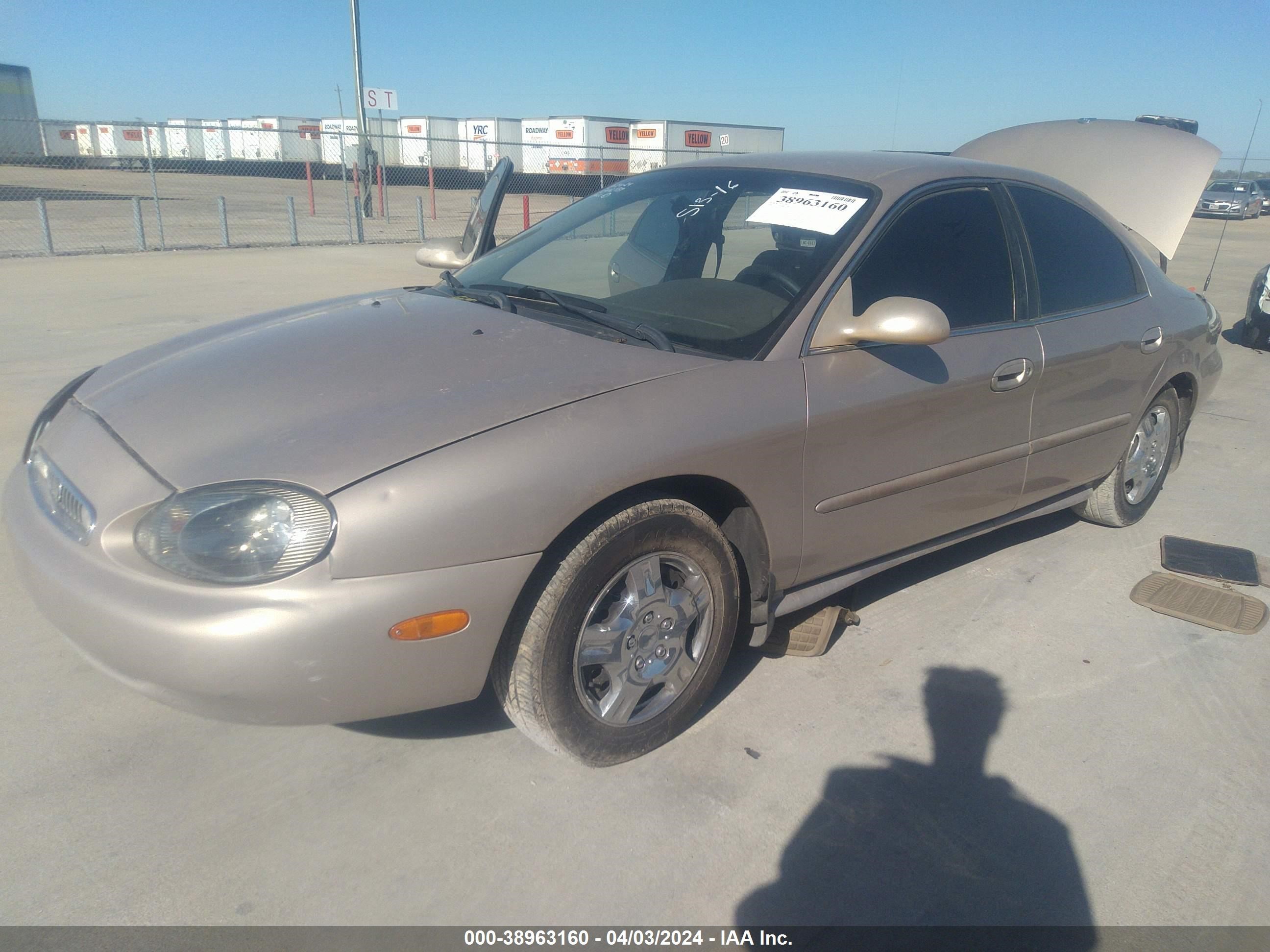 Photo 1 VIN: 1MEFM50U5XG600933 - MERCURY SABLE 