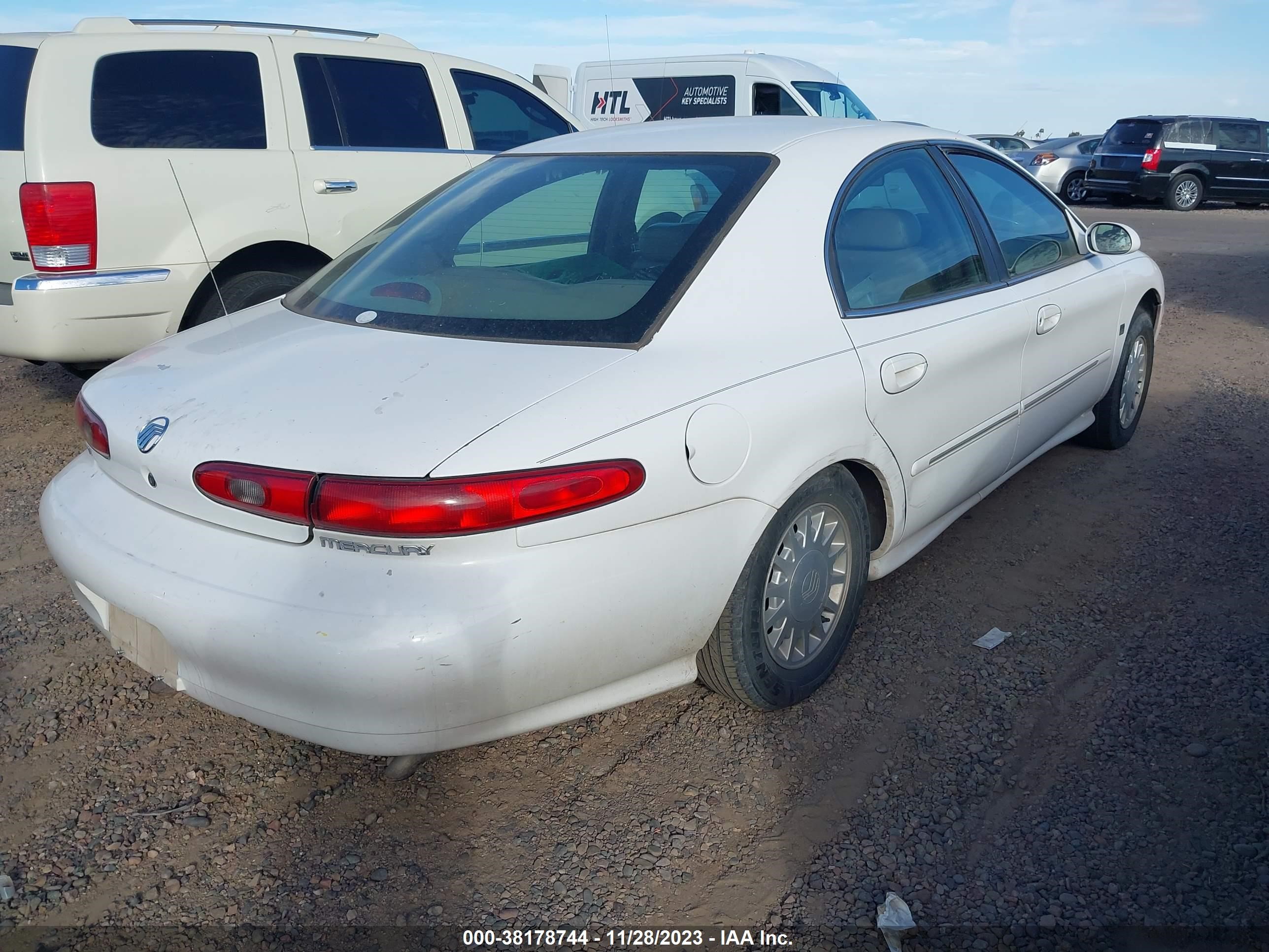 Photo 3 VIN: 1MEFM53S9XA662722 - MERCURY SABLE 