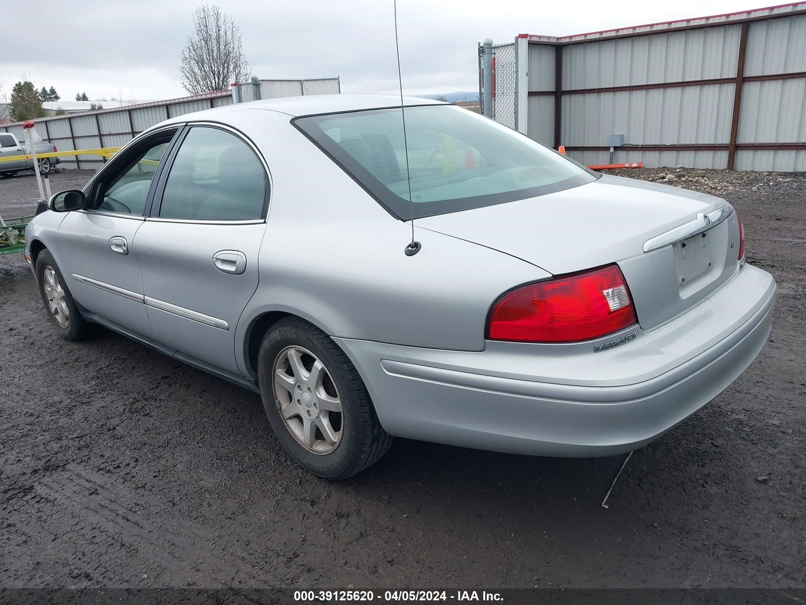 Photo 2 VIN: 1MEFM53U11G609700 - MERCURY SABLE 