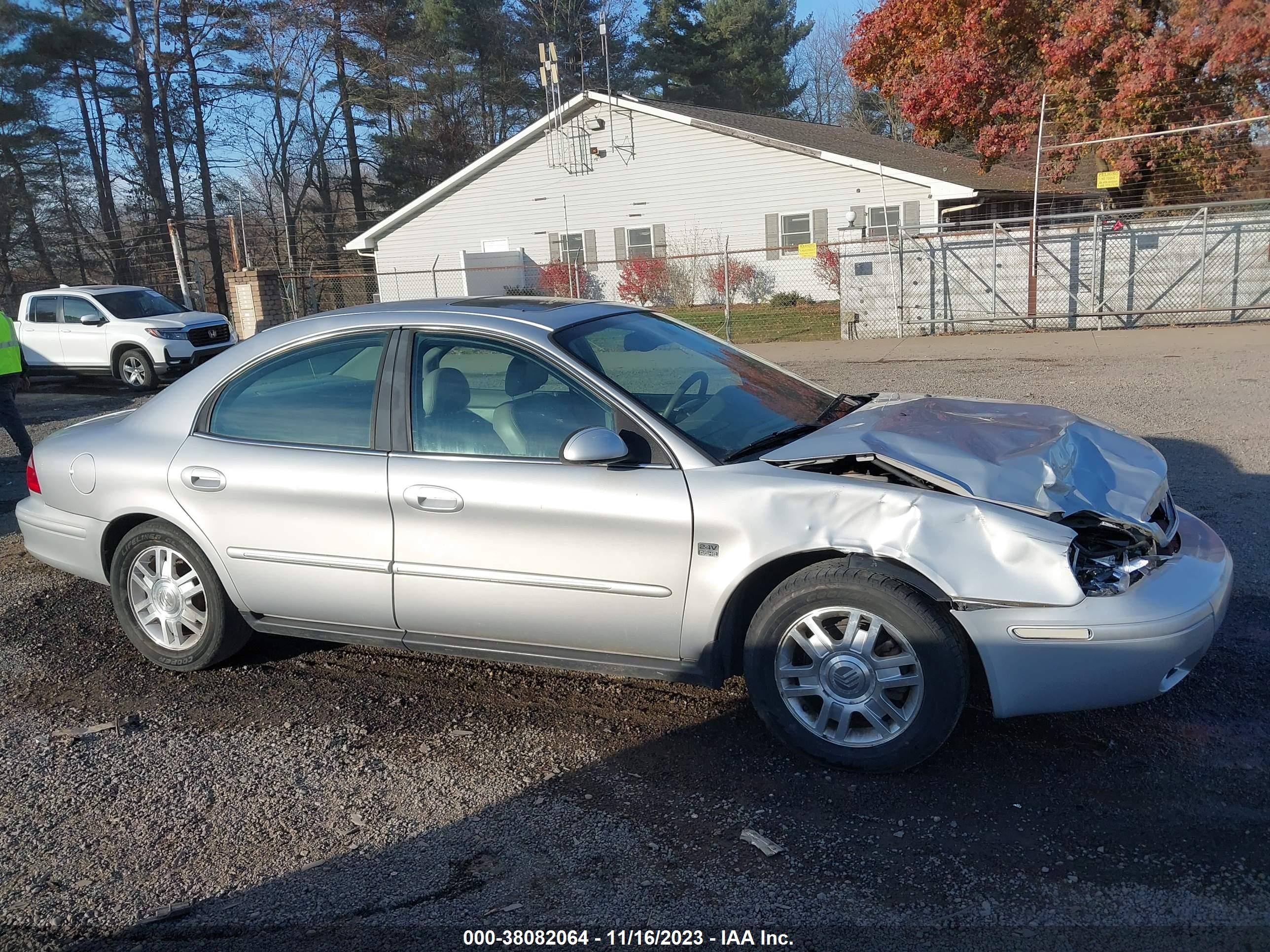 Photo 12 VIN: 1MEFM55S44G604779 - MERCURY SABLE 