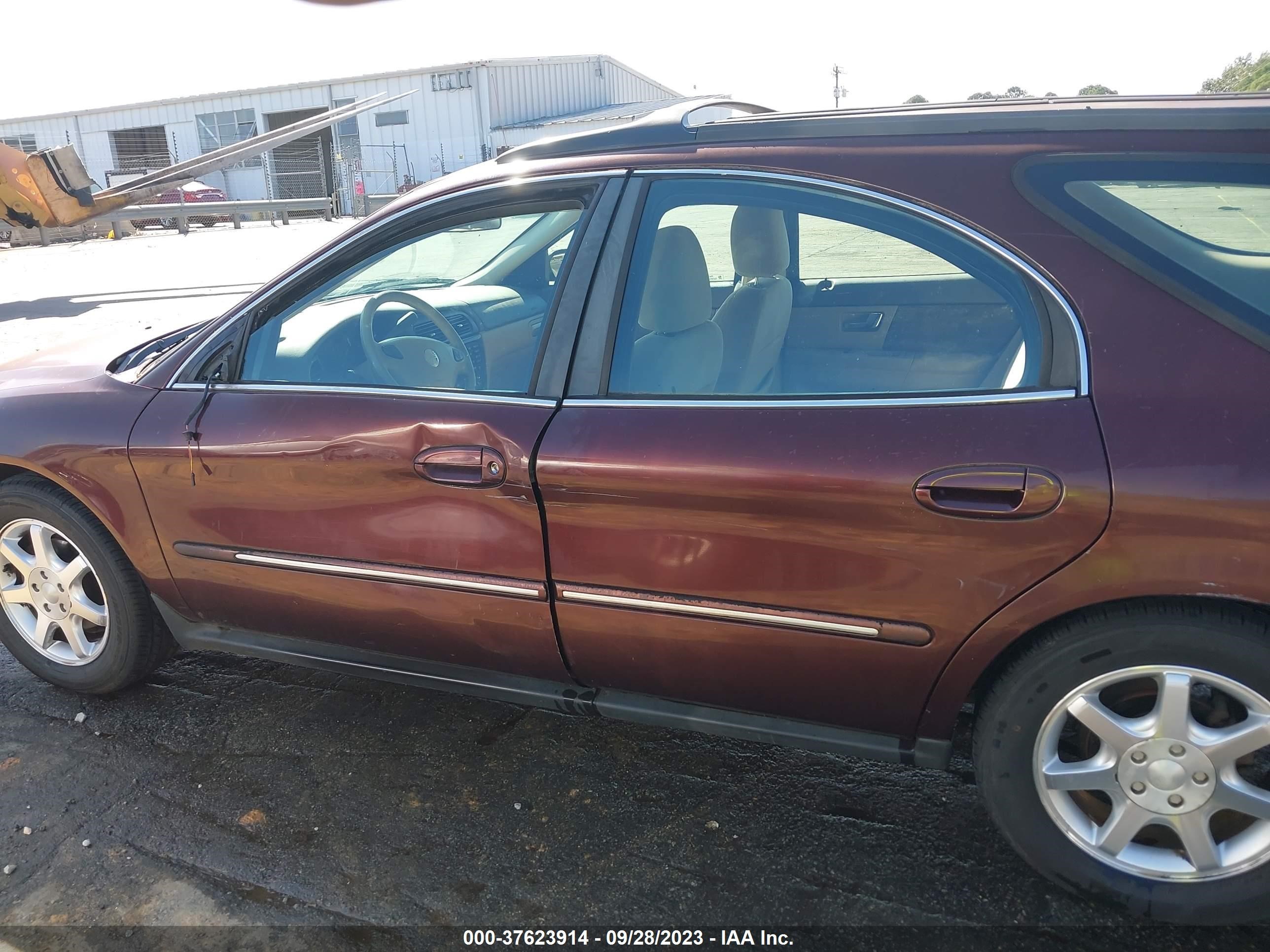 Photo 13 VIN: 1MEFM58U5YA629342 - MERCURY SABLE 