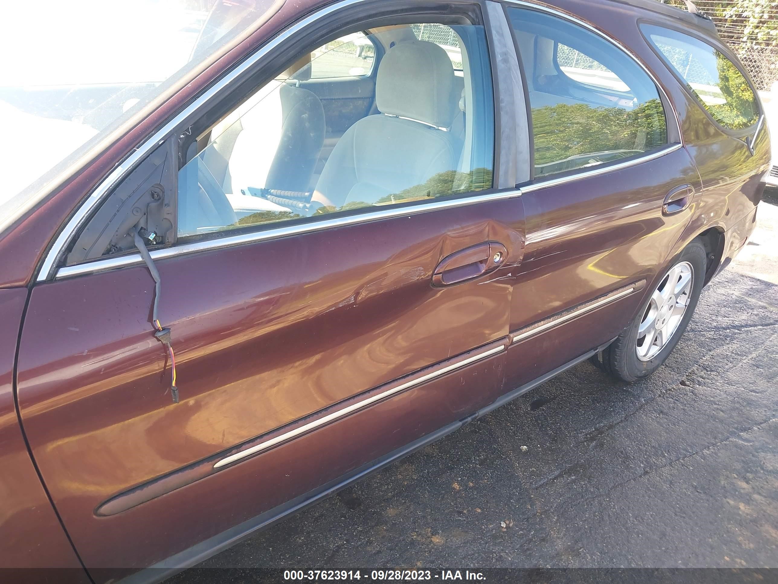 Photo 5 VIN: 1MEFM58U5YA629342 - MERCURY SABLE 