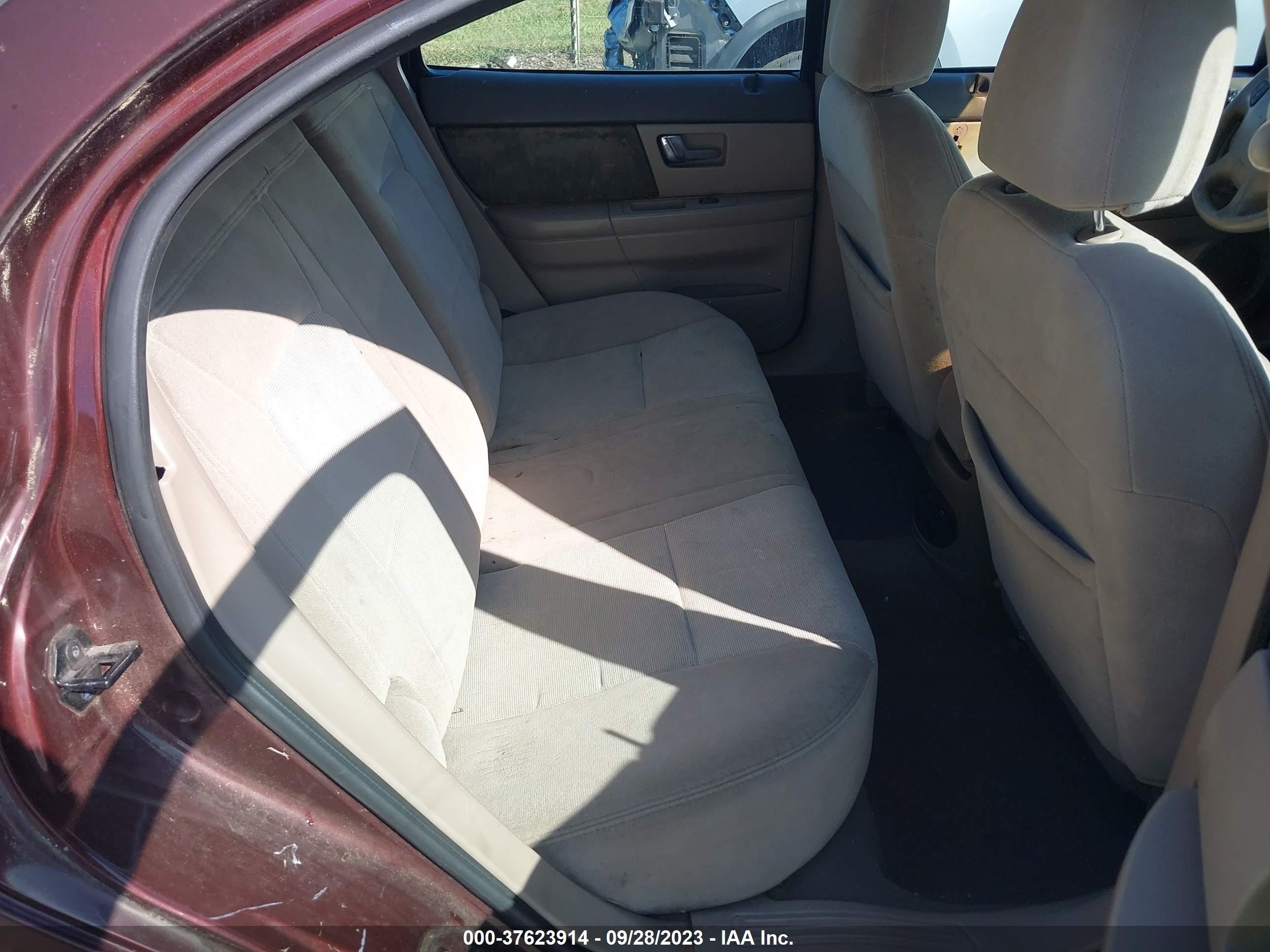 Photo 7 VIN: 1MEFM58U5YA629342 - MERCURY SABLE 