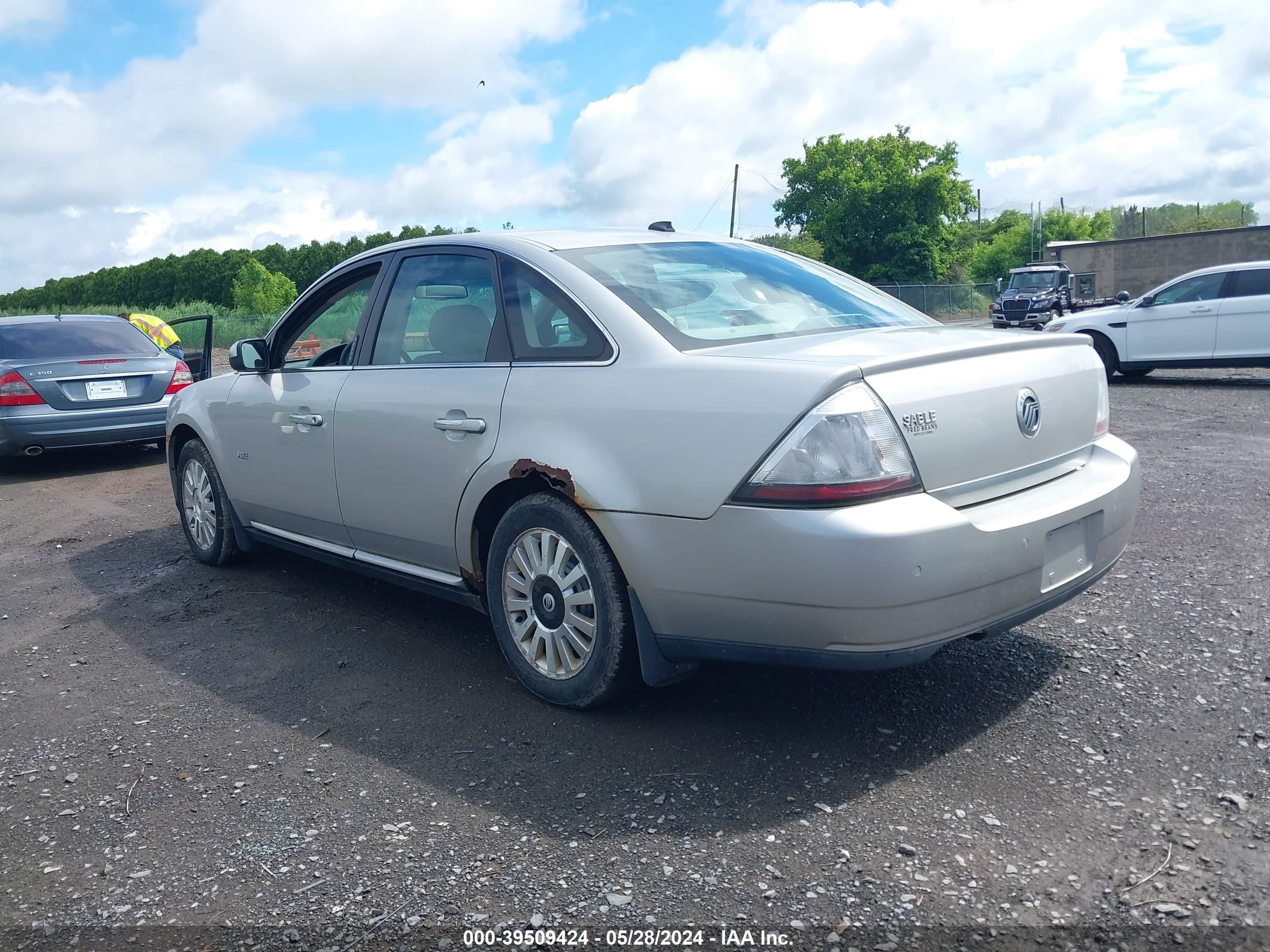 Photo 2 VIN: 1MEHM40W28G621597 - MERCURY SABLE 