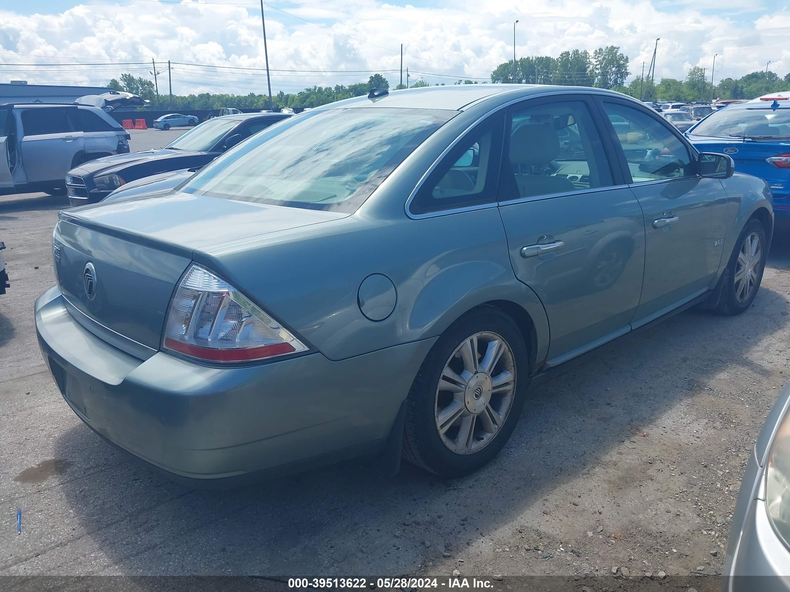 Photo 3 VIN: 1MEHM42W78G605215 - MERCURY SABLE 