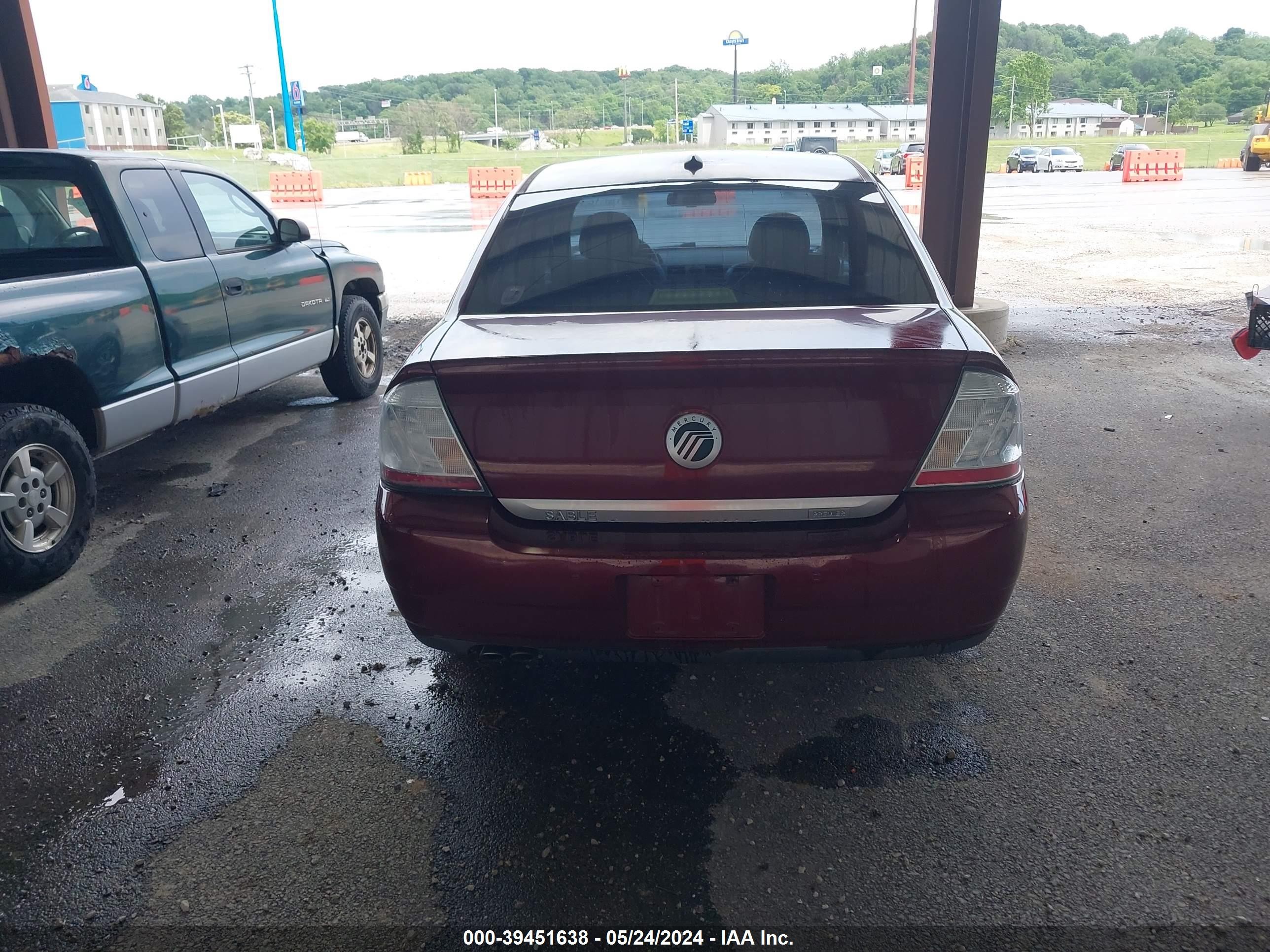 Photo 15 VIN: 1MEHM42W98G611971 - MERCURY SABLE 